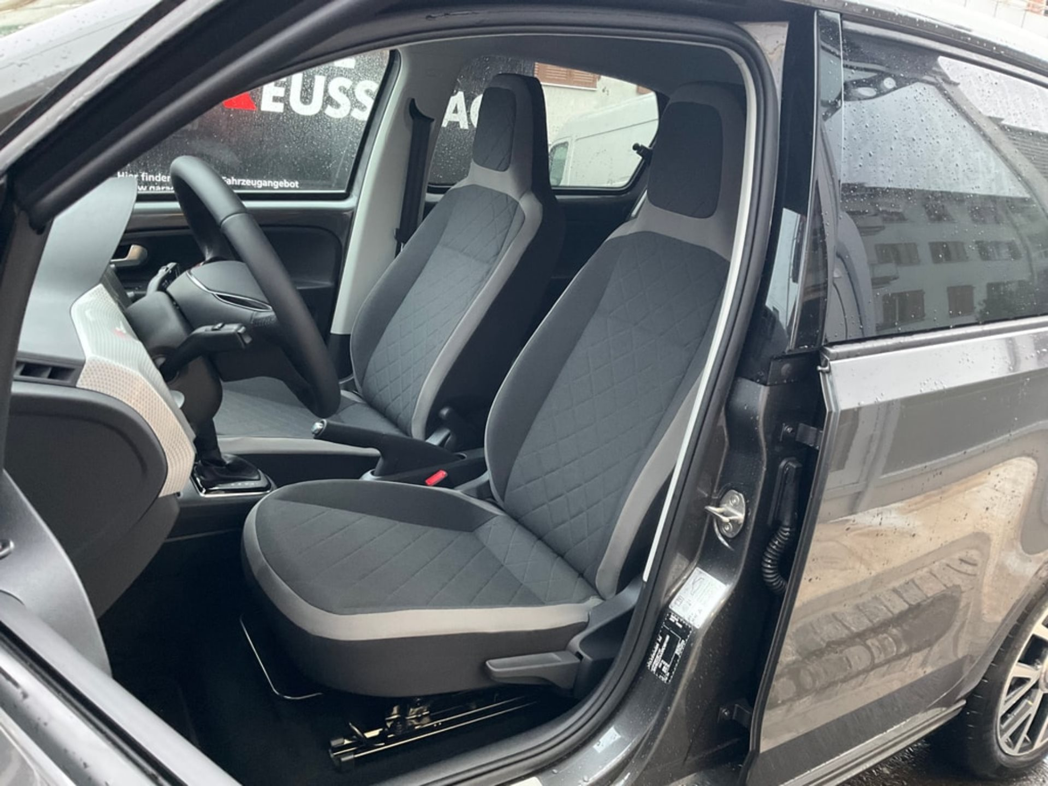 listing desktop thumbnail image 8