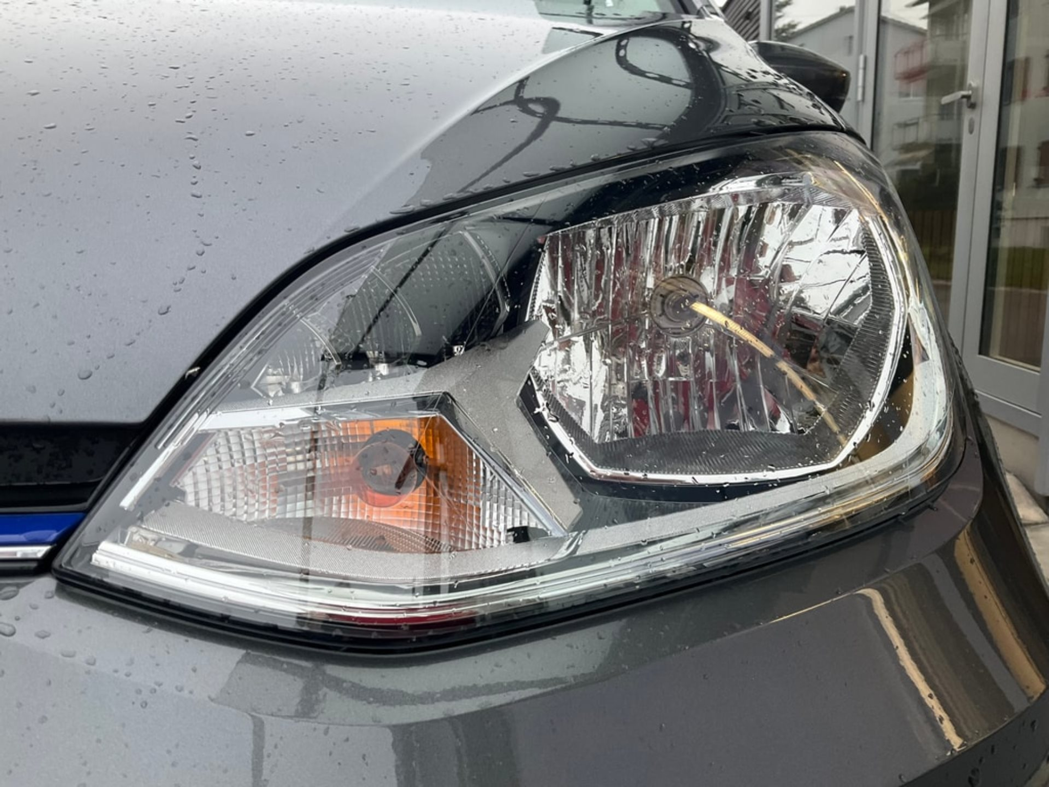 listing desktop thumbnail image 6