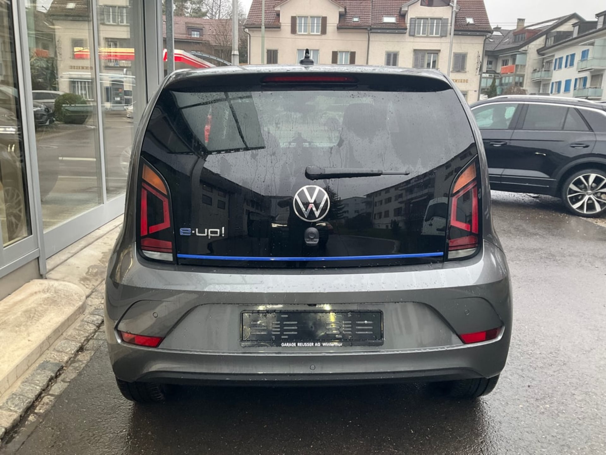 listing desktop thumbnail image 4