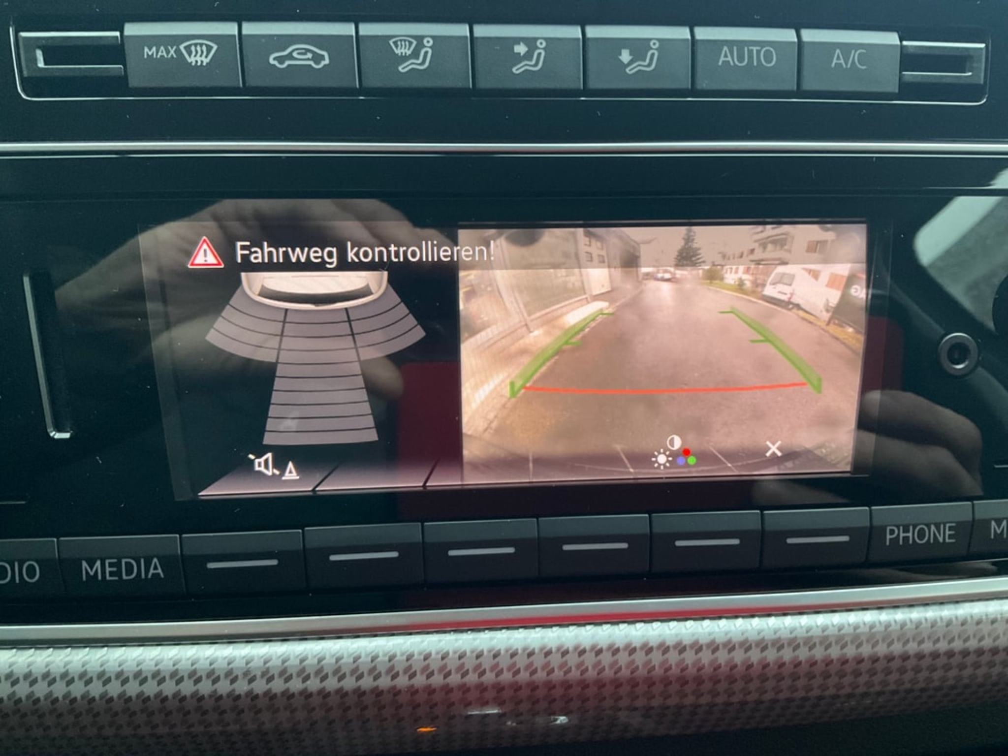 listing desktop thumbnail image 12