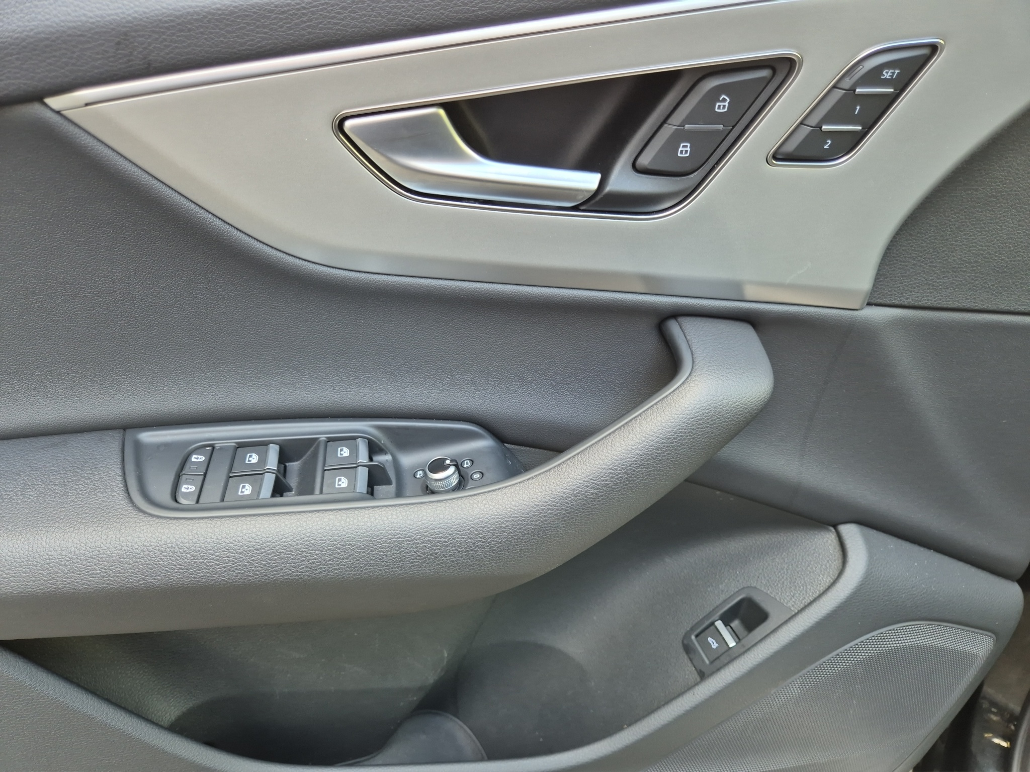 listing desktop thumbnail image 13