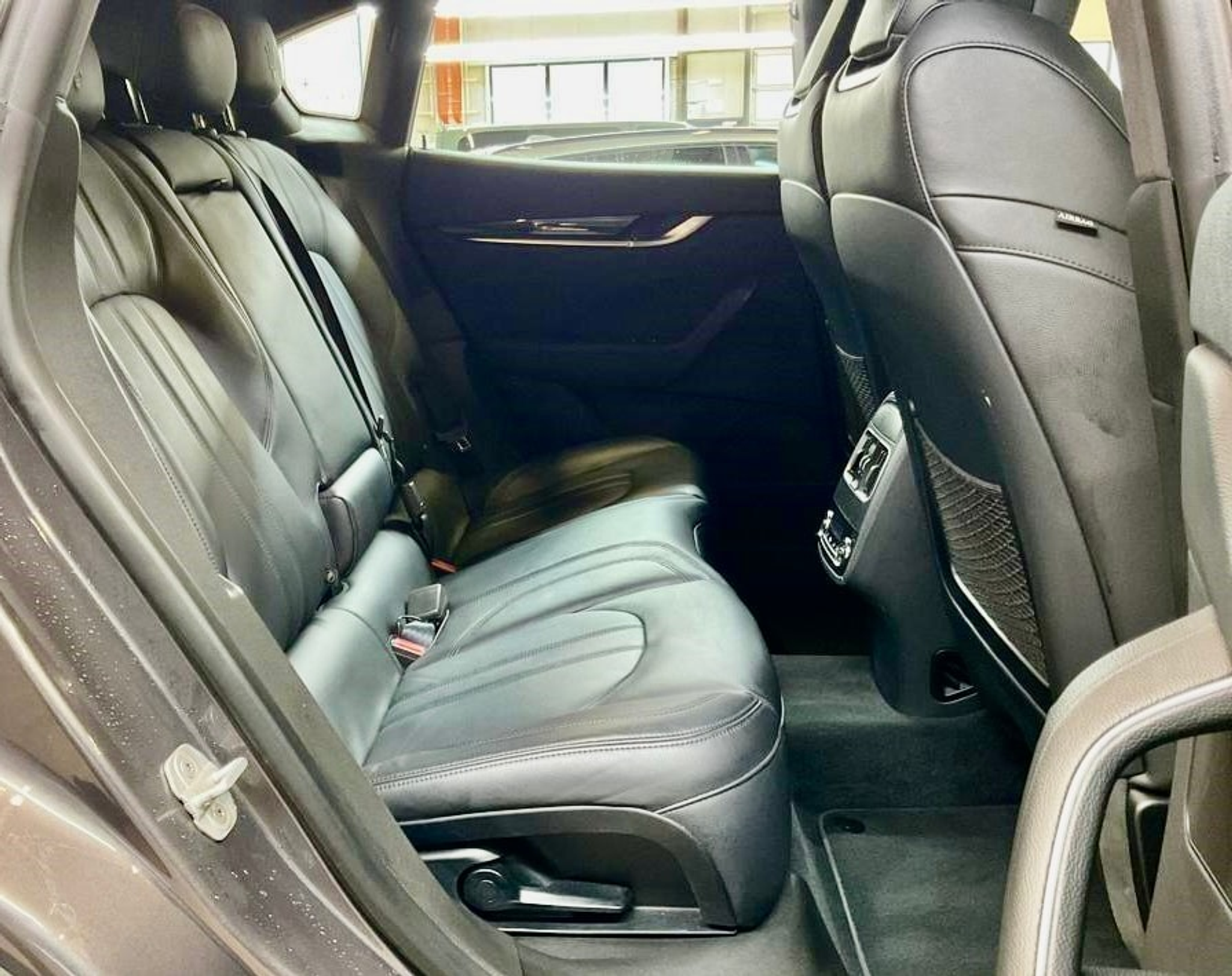 listing desktop thumbnail image 6