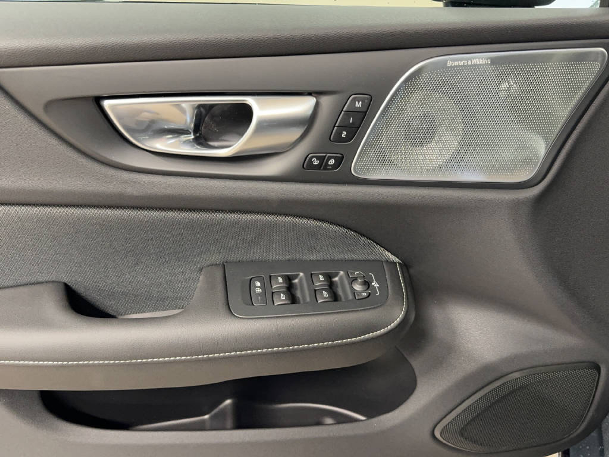 listing desktop thumbnail image 8