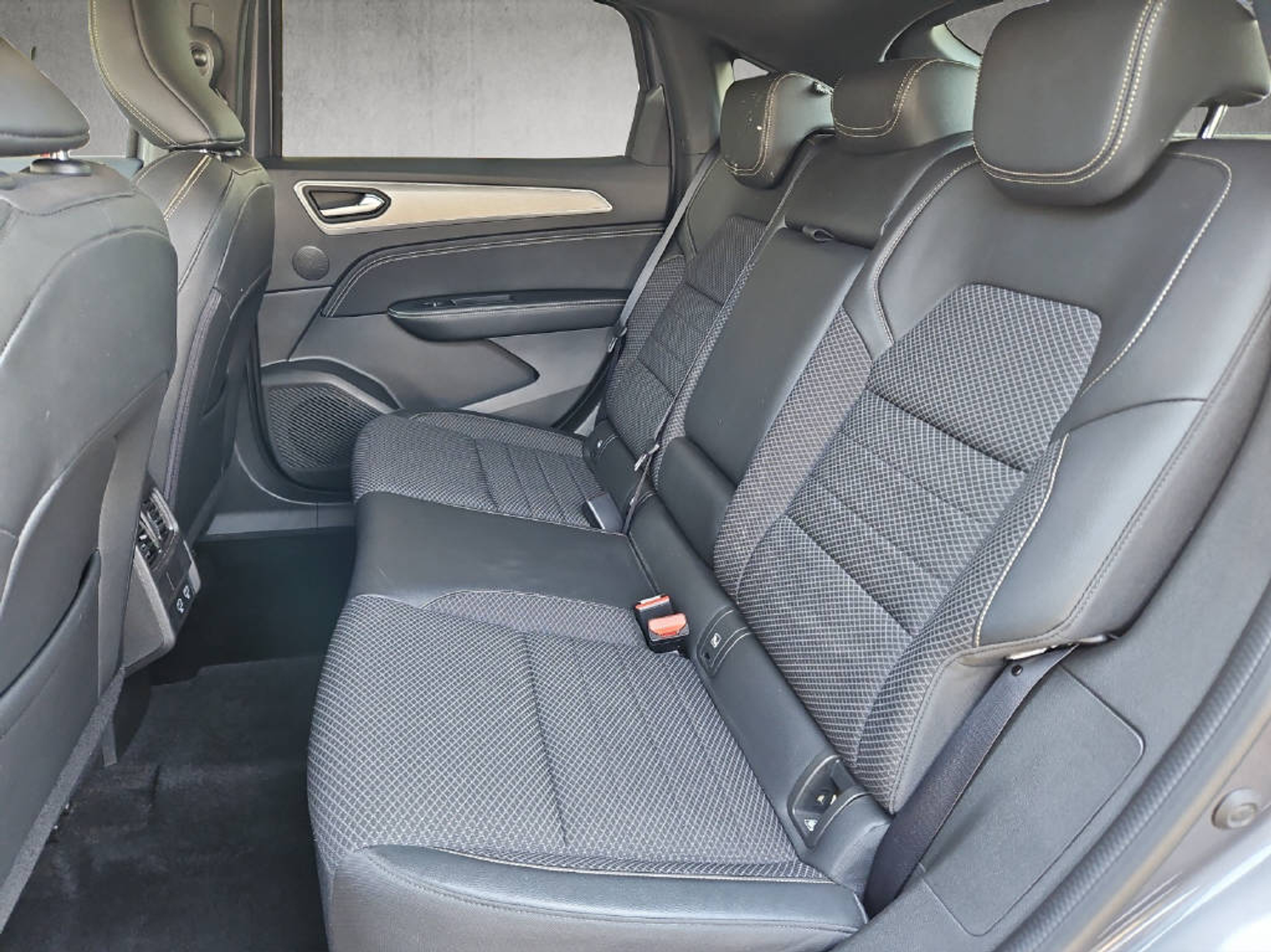 listing desktop thumbnail image 5