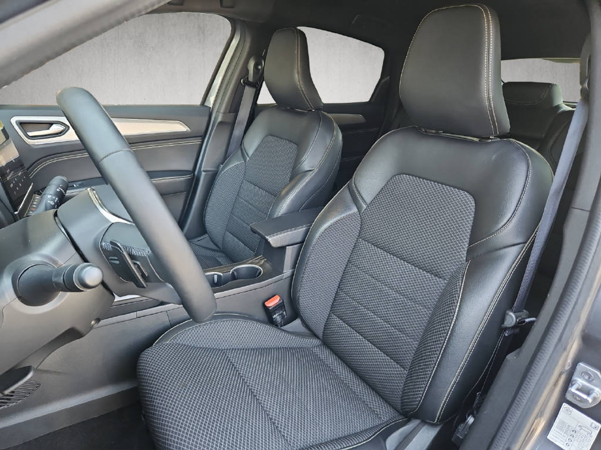 listing desktop thumbnail image 4