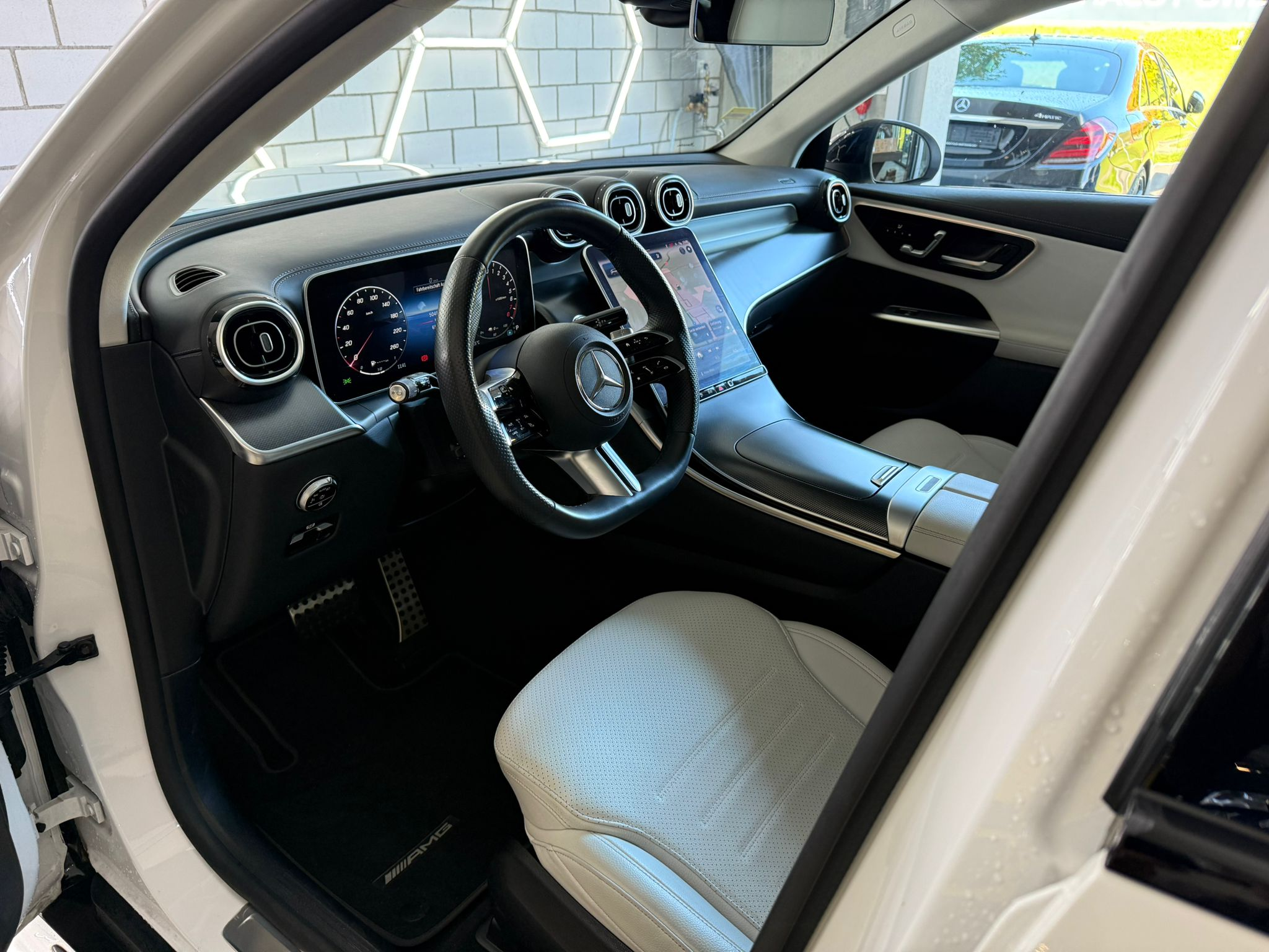 listing desktop thumbnail image 6