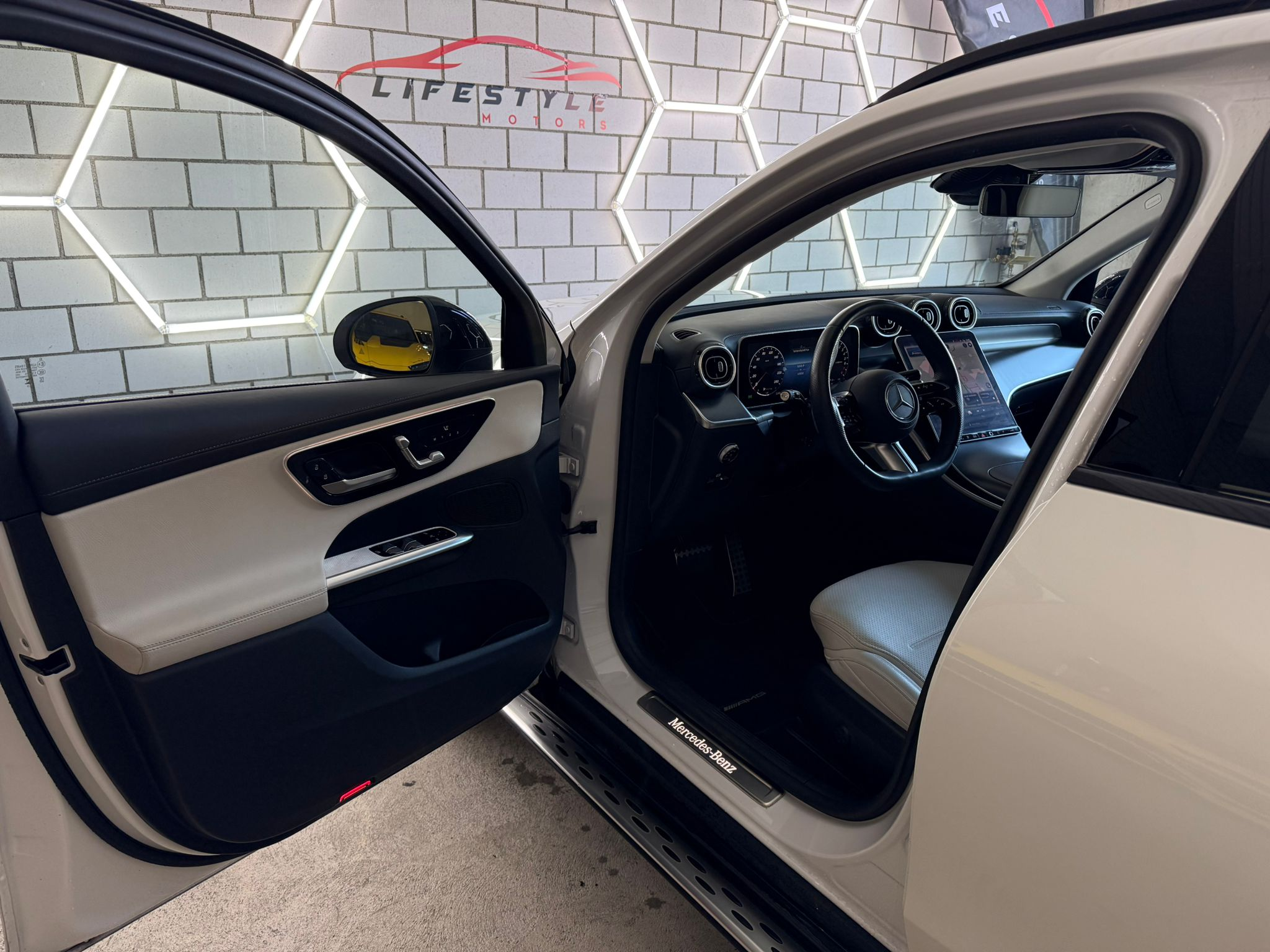 listing desktop thumbnail image 4