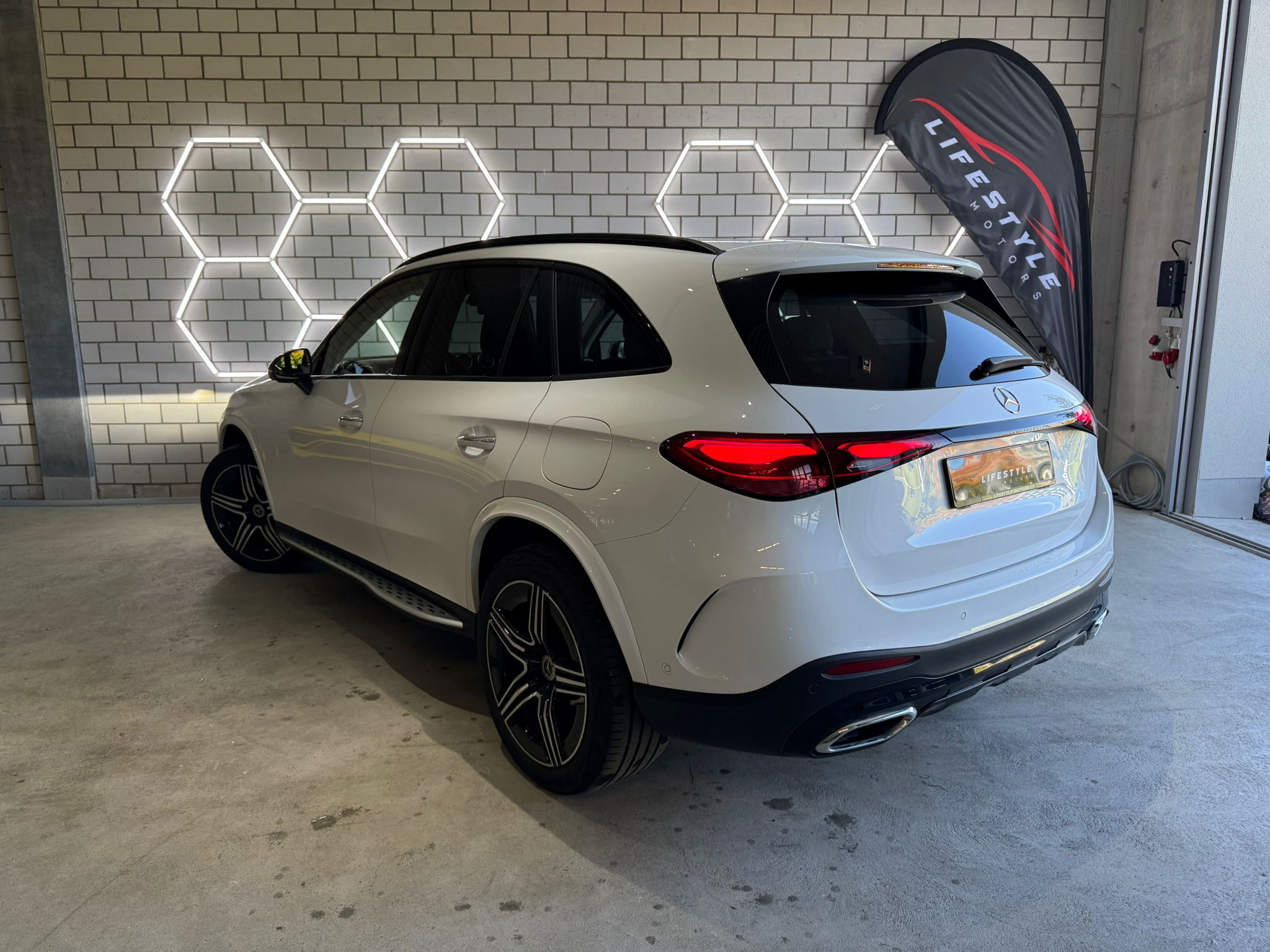 listing desktop thumbnail image 2