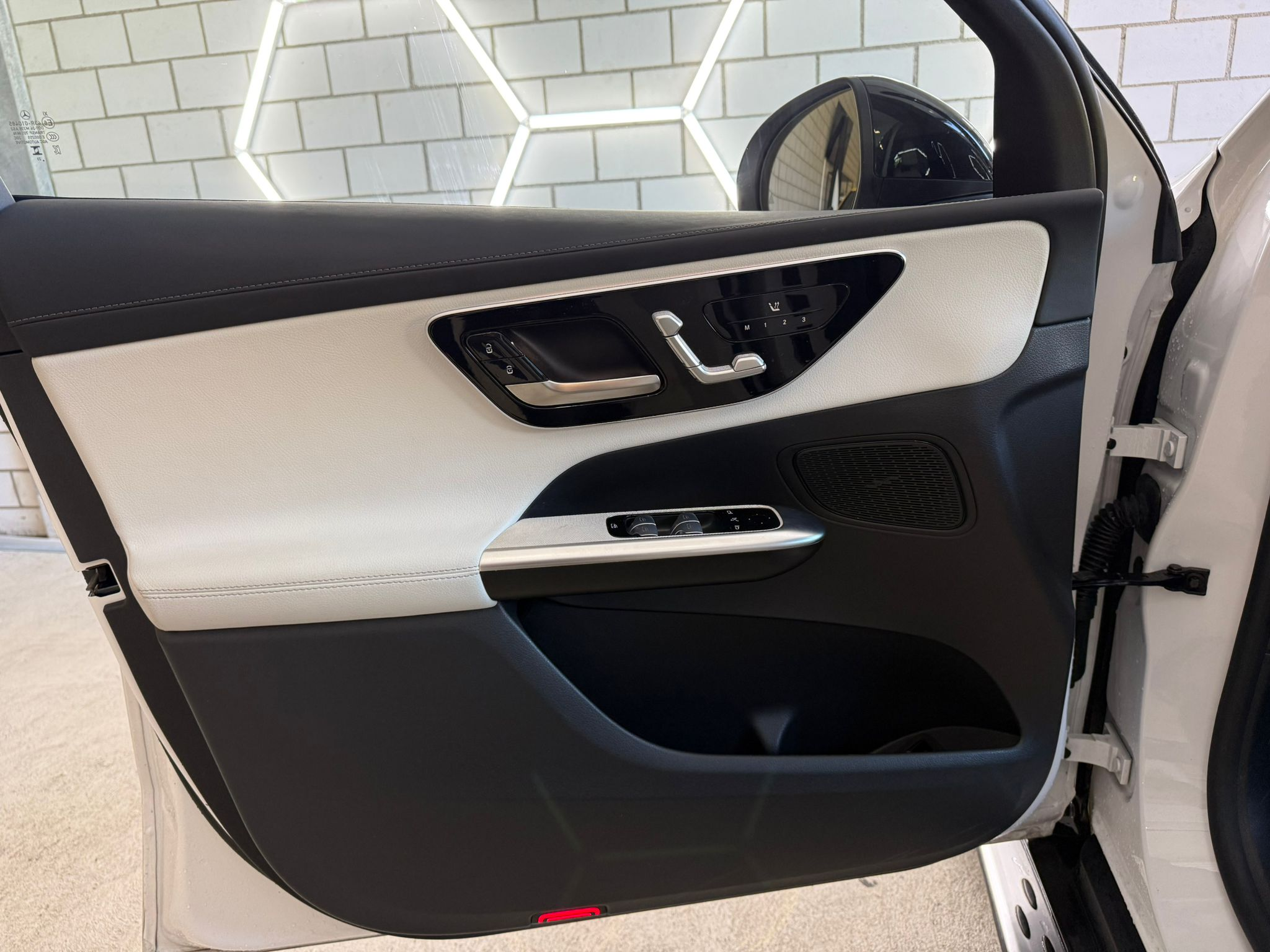 listing desktop thumbnail image 5