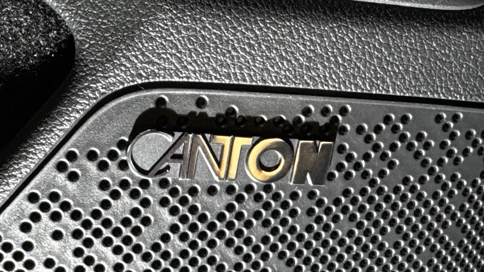 listing desktop thumbnail image 12