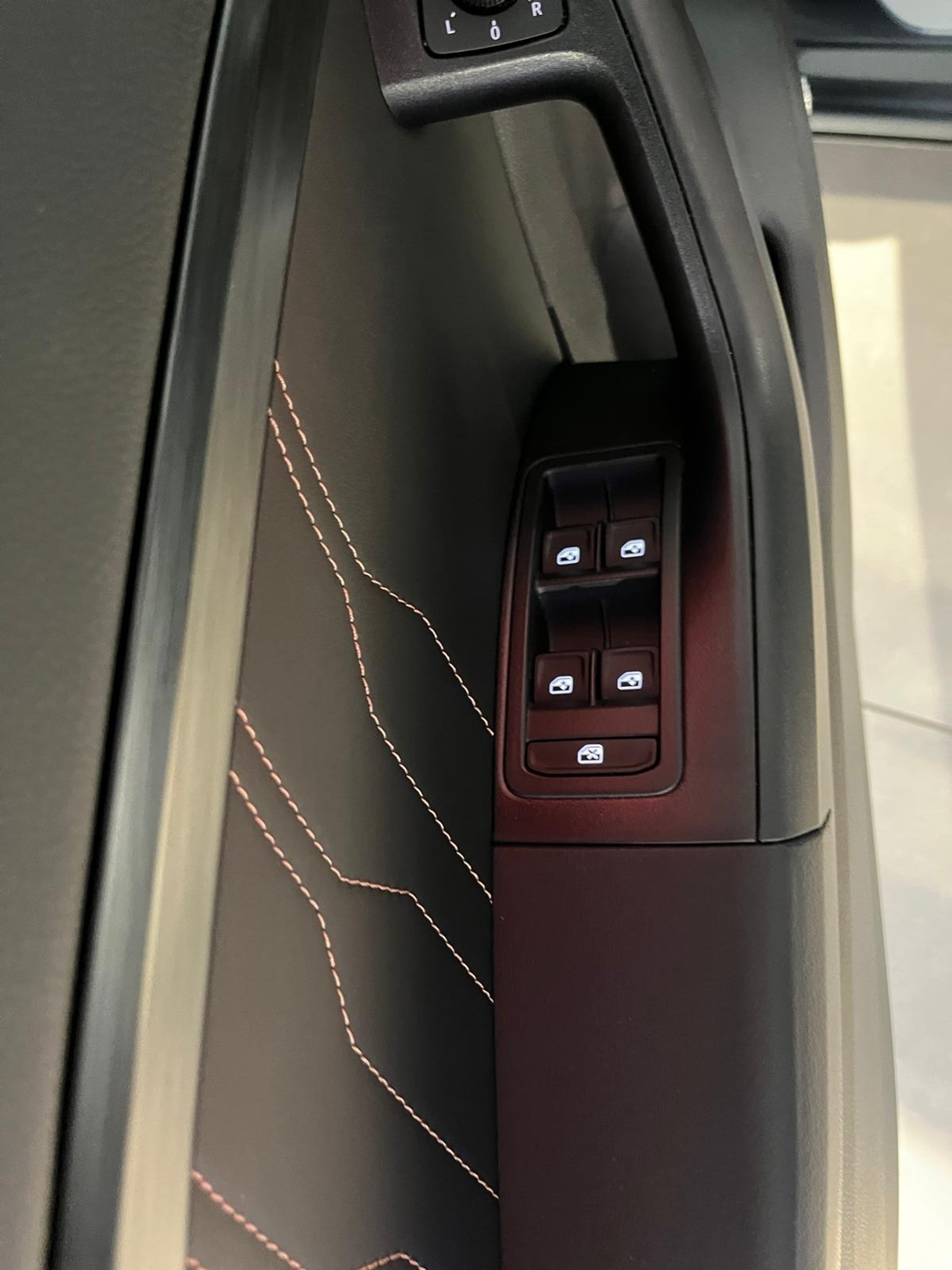 listing desktop thumbnail image 12