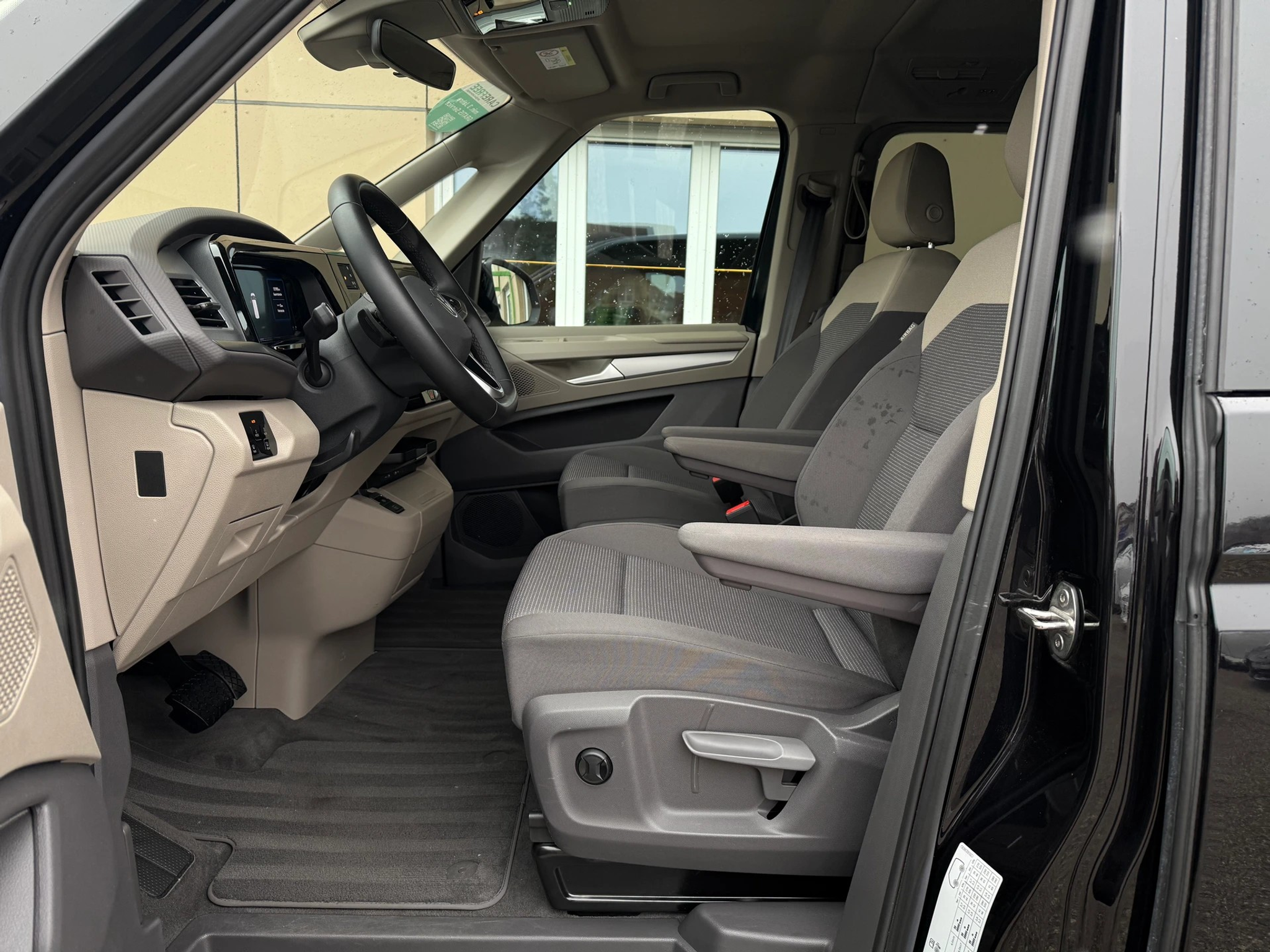 listing desktop thumbnail image 8