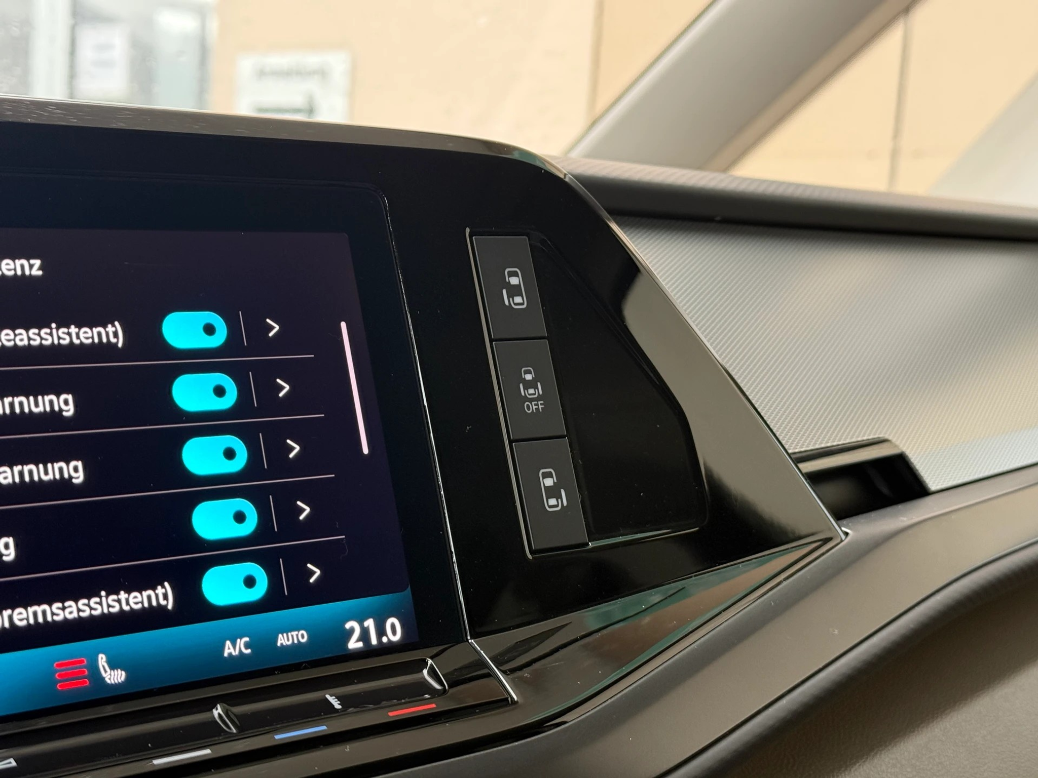 listing desktop thumbnail image 17