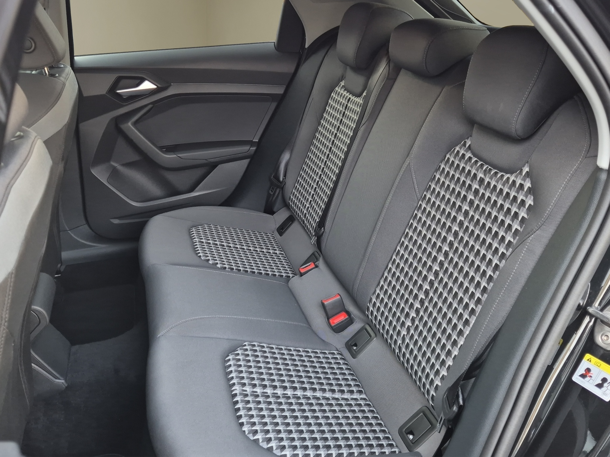 listing desktop thumbnail image 13