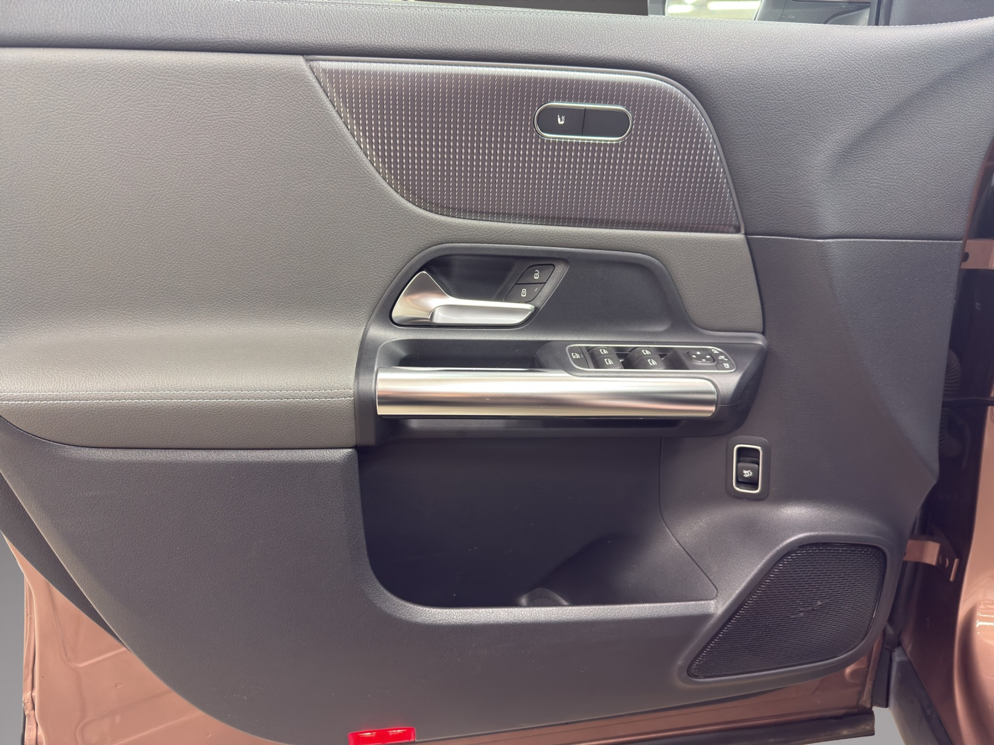 listing desktop thumbnail image 12