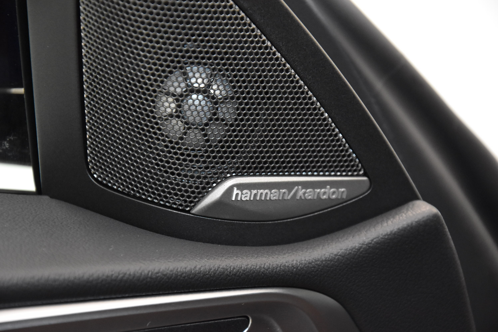 listing desktop thumbnail image 7