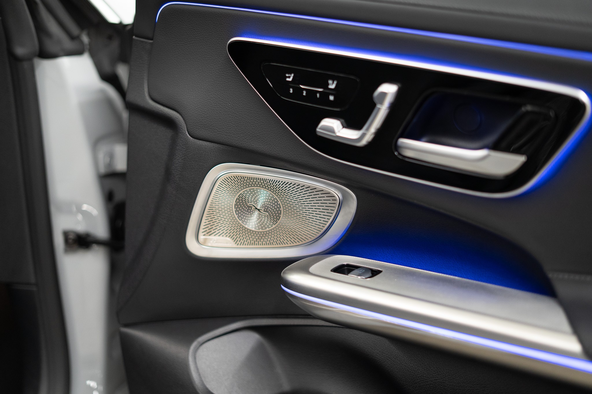 listing desktop thumbnail image 22