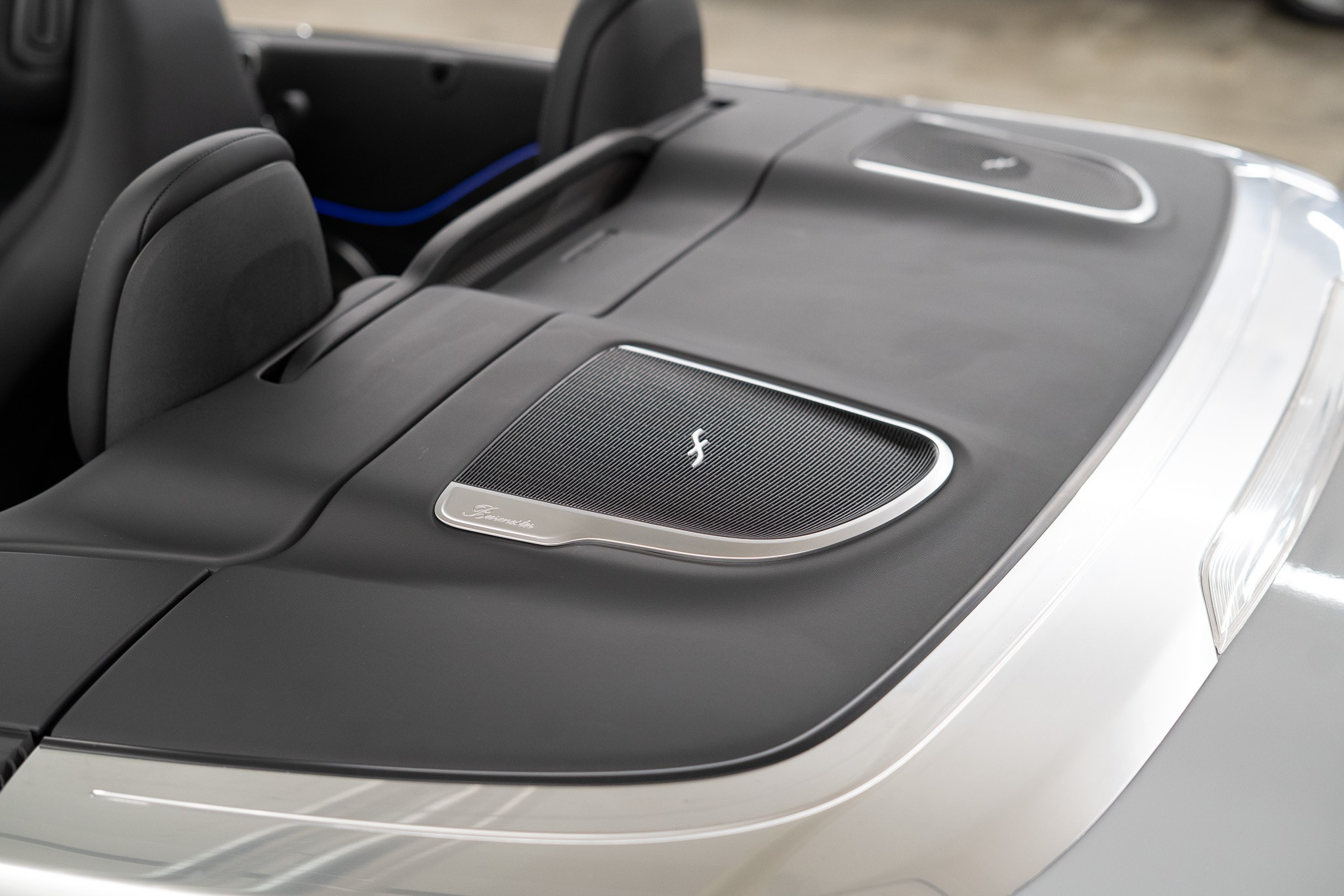 listing desktop thumbnail image 12