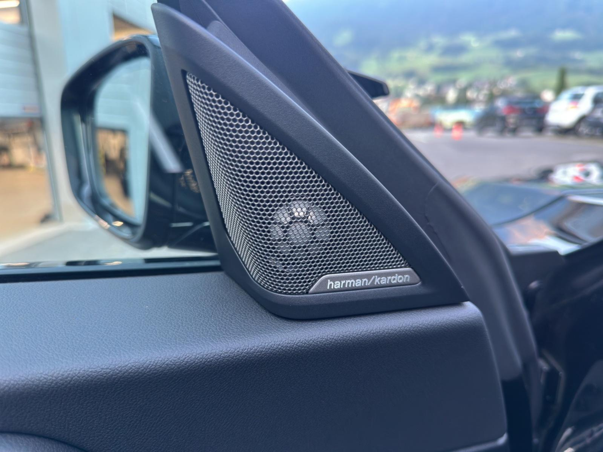 listing desktop thumbnail image 17