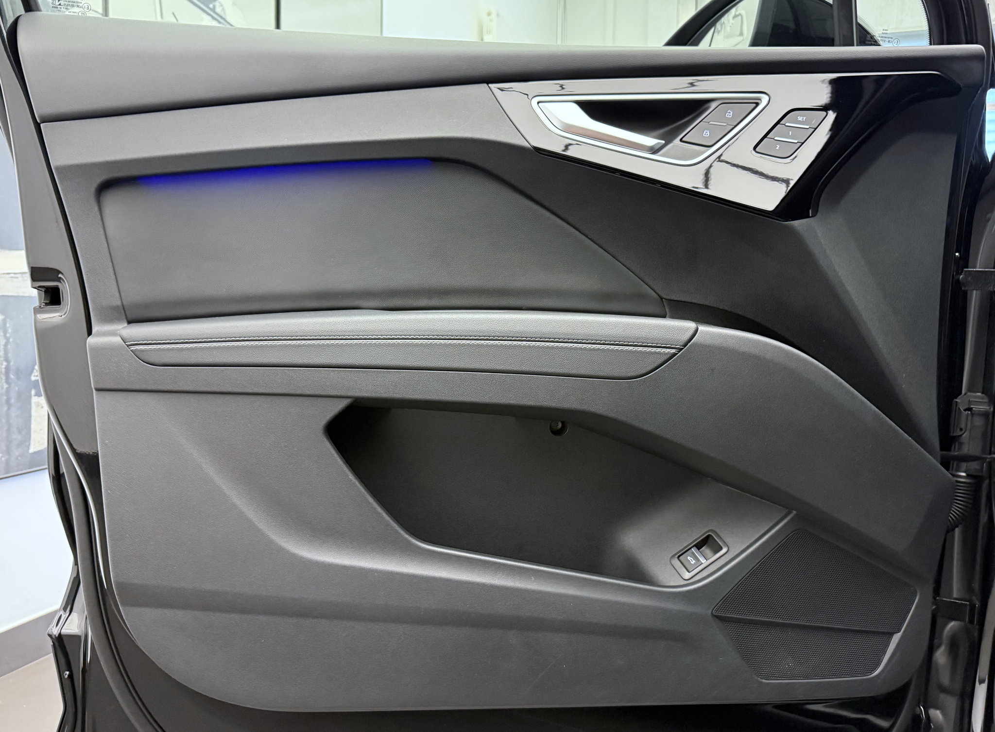 listing desktop thumbnail image 3