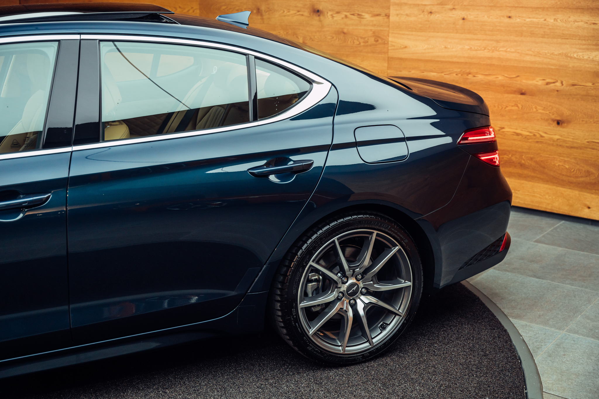 listing desktop thumbnail image 17