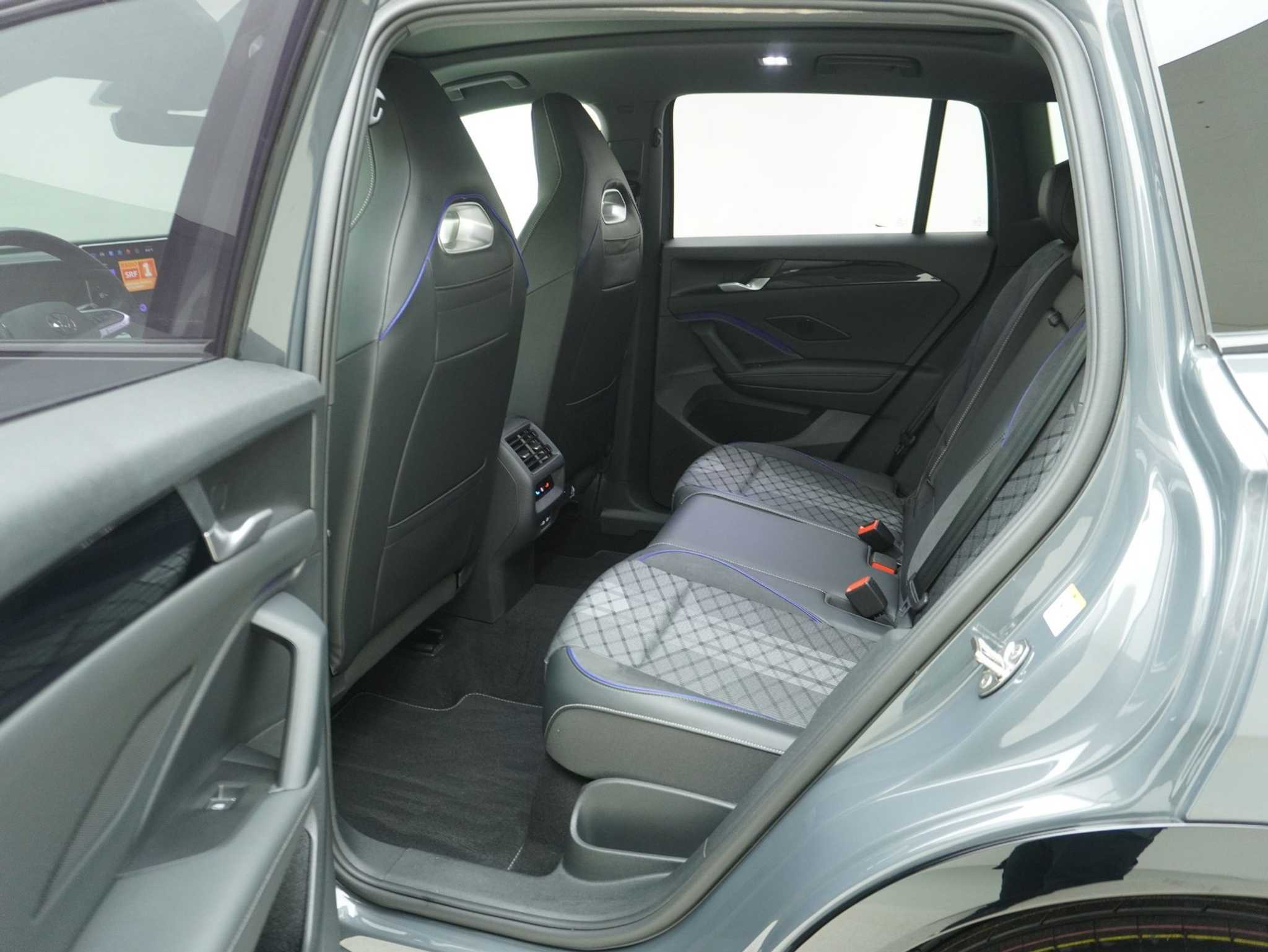 listing desktop thumbnail image 10