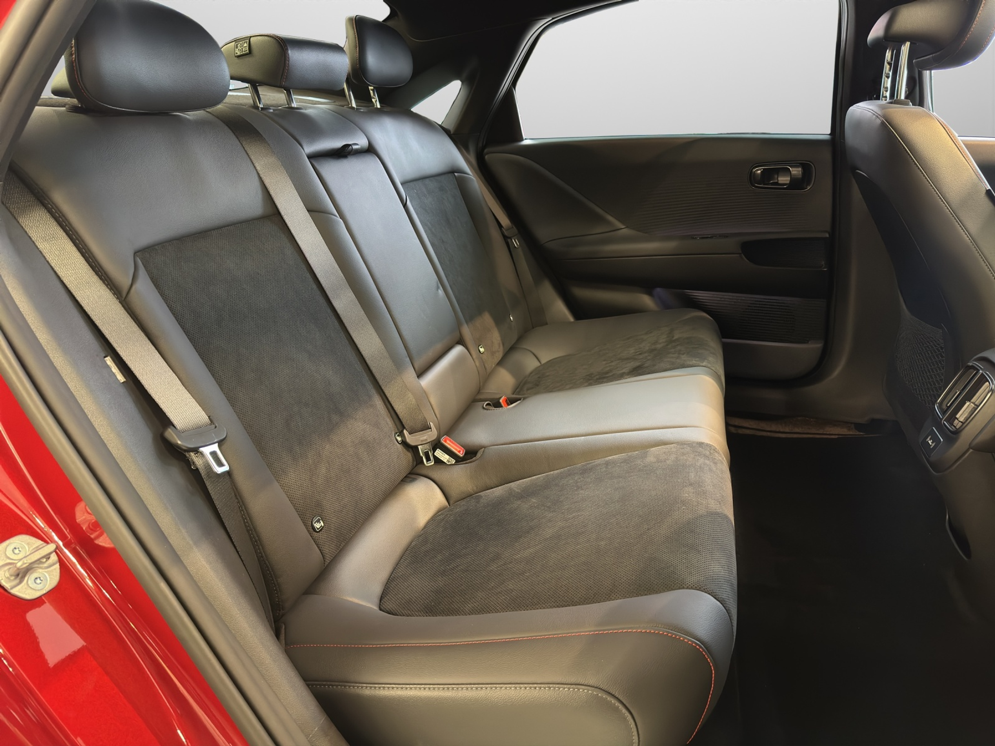 listing desktop thumbnail image 11