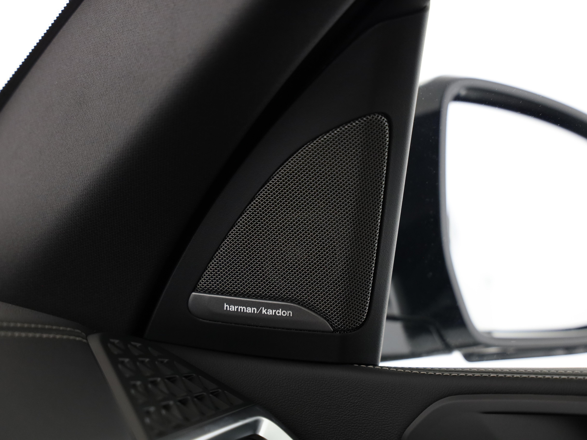 listing desktop thumbnail image 17