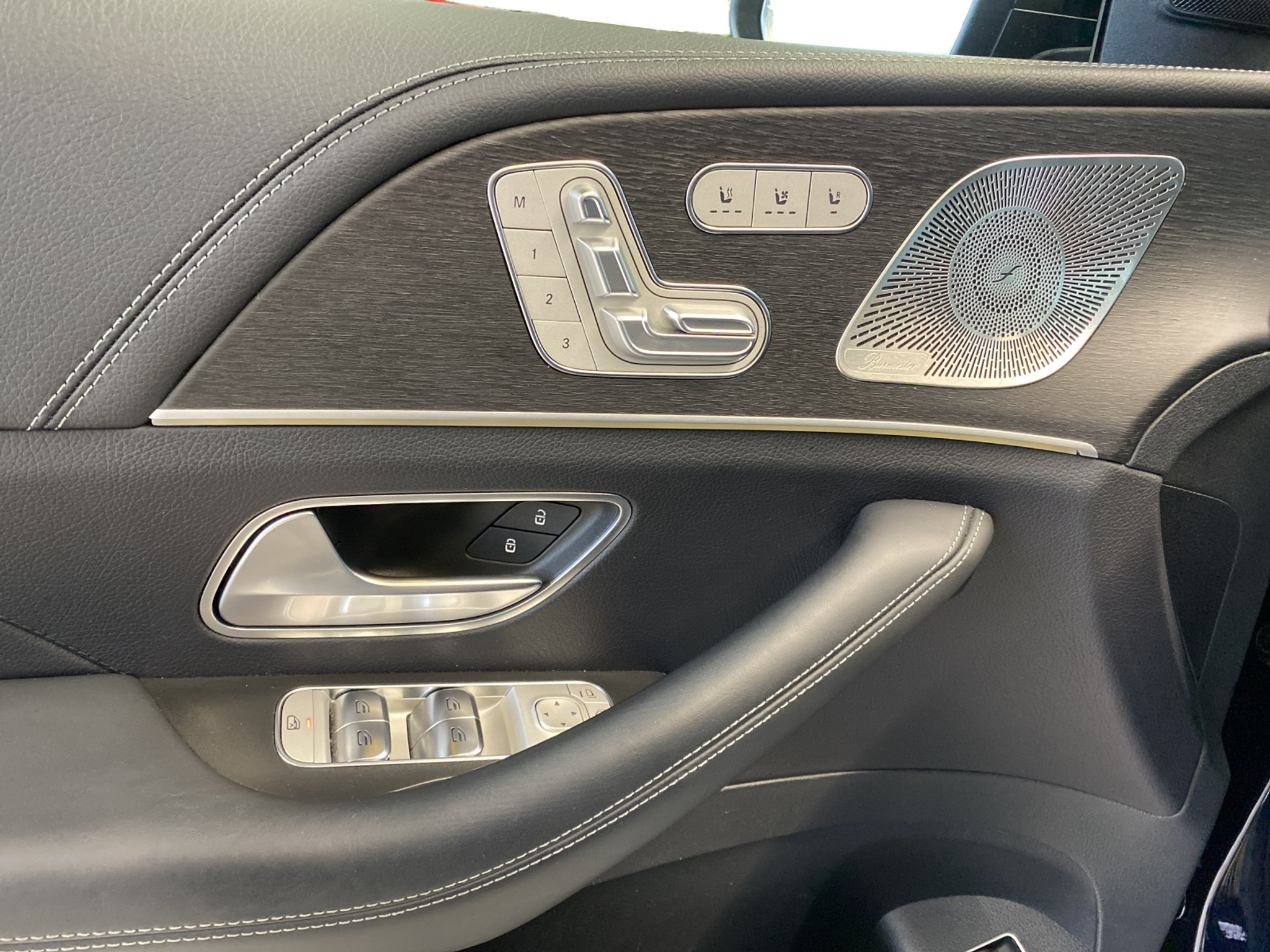 listing desktop thumbnail image 10