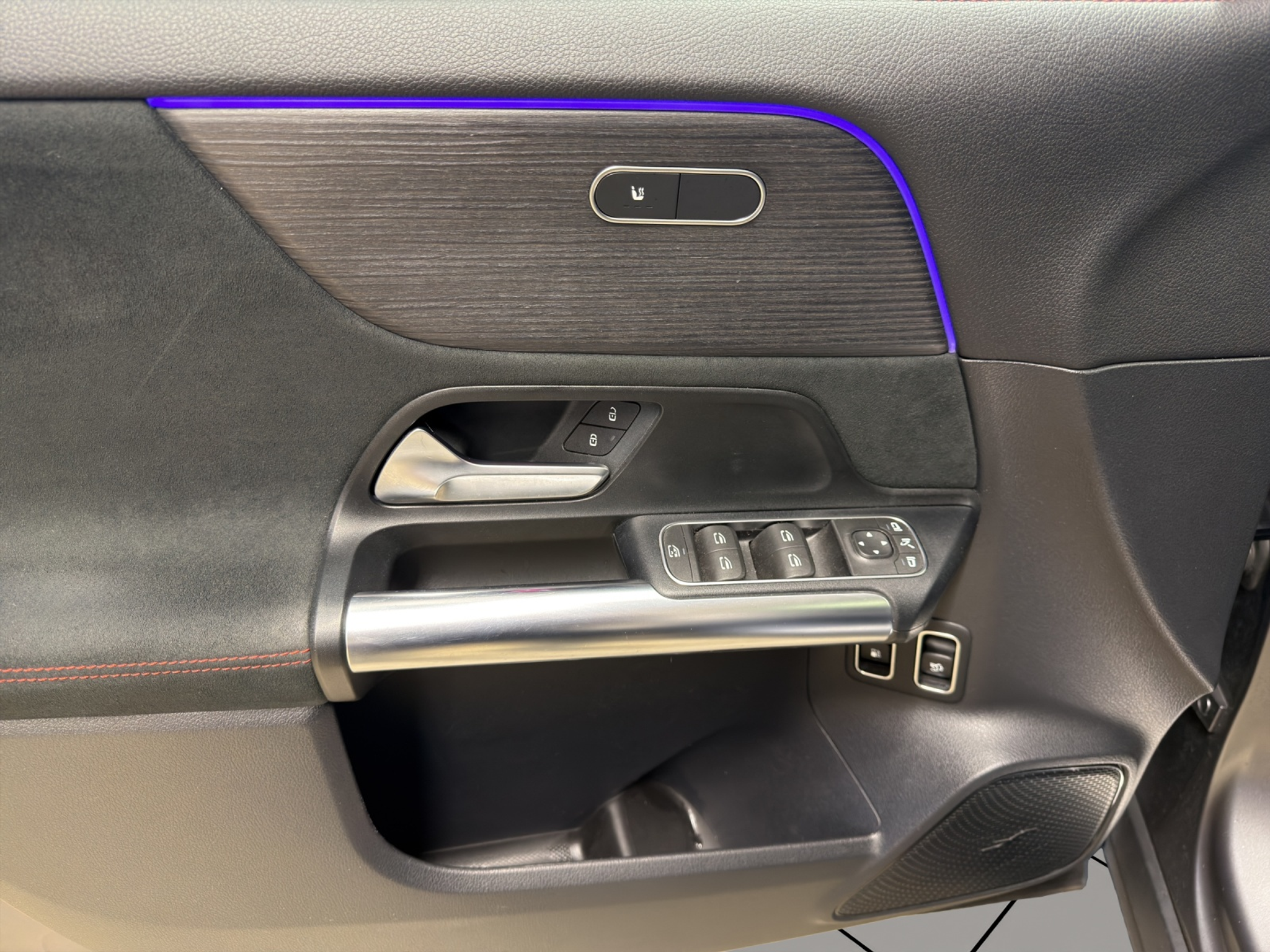 listing desktop thumbnail image 11