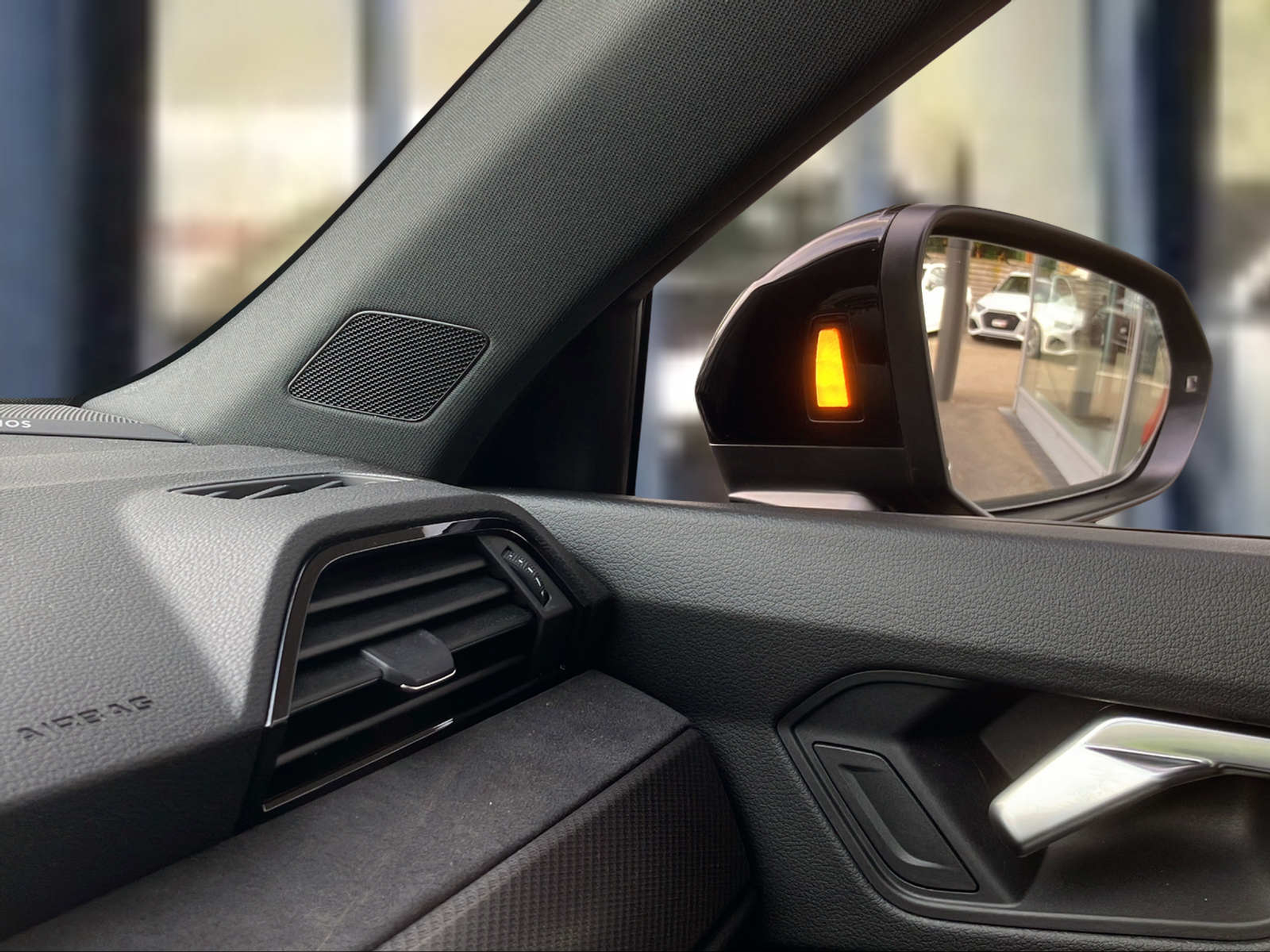 listing desktop thumbnail image 14