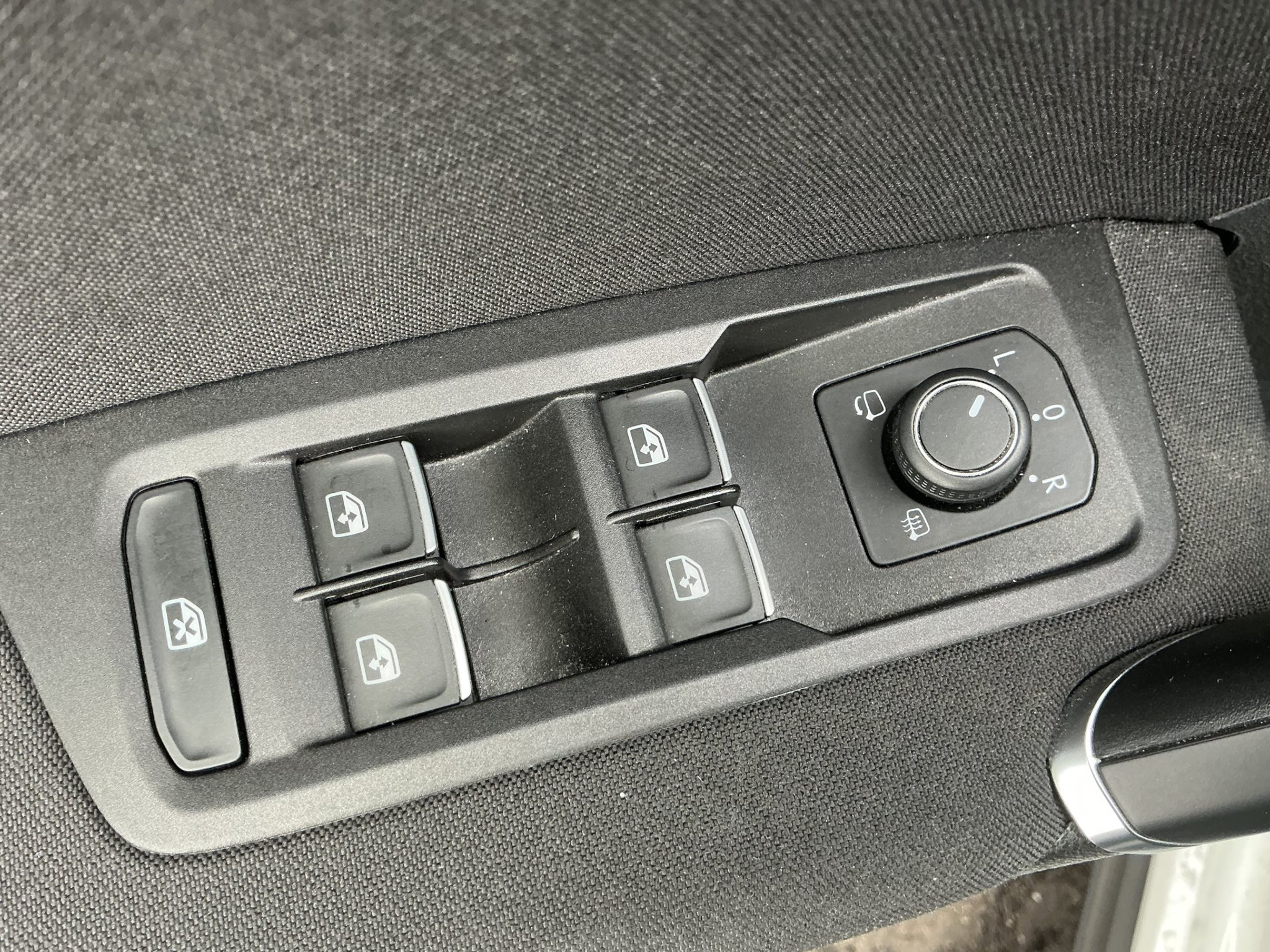 listing desktop thumbnail image 24