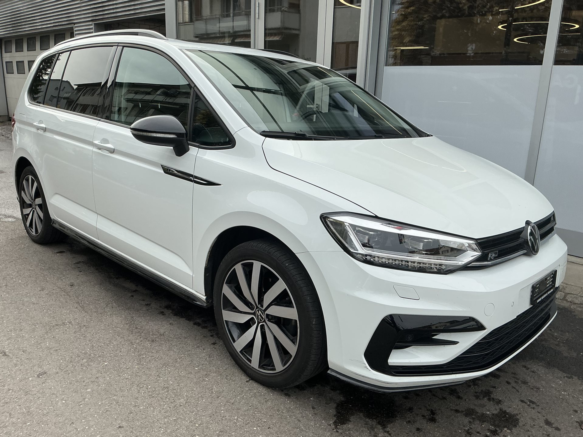 listing desktop thumbnail image 2