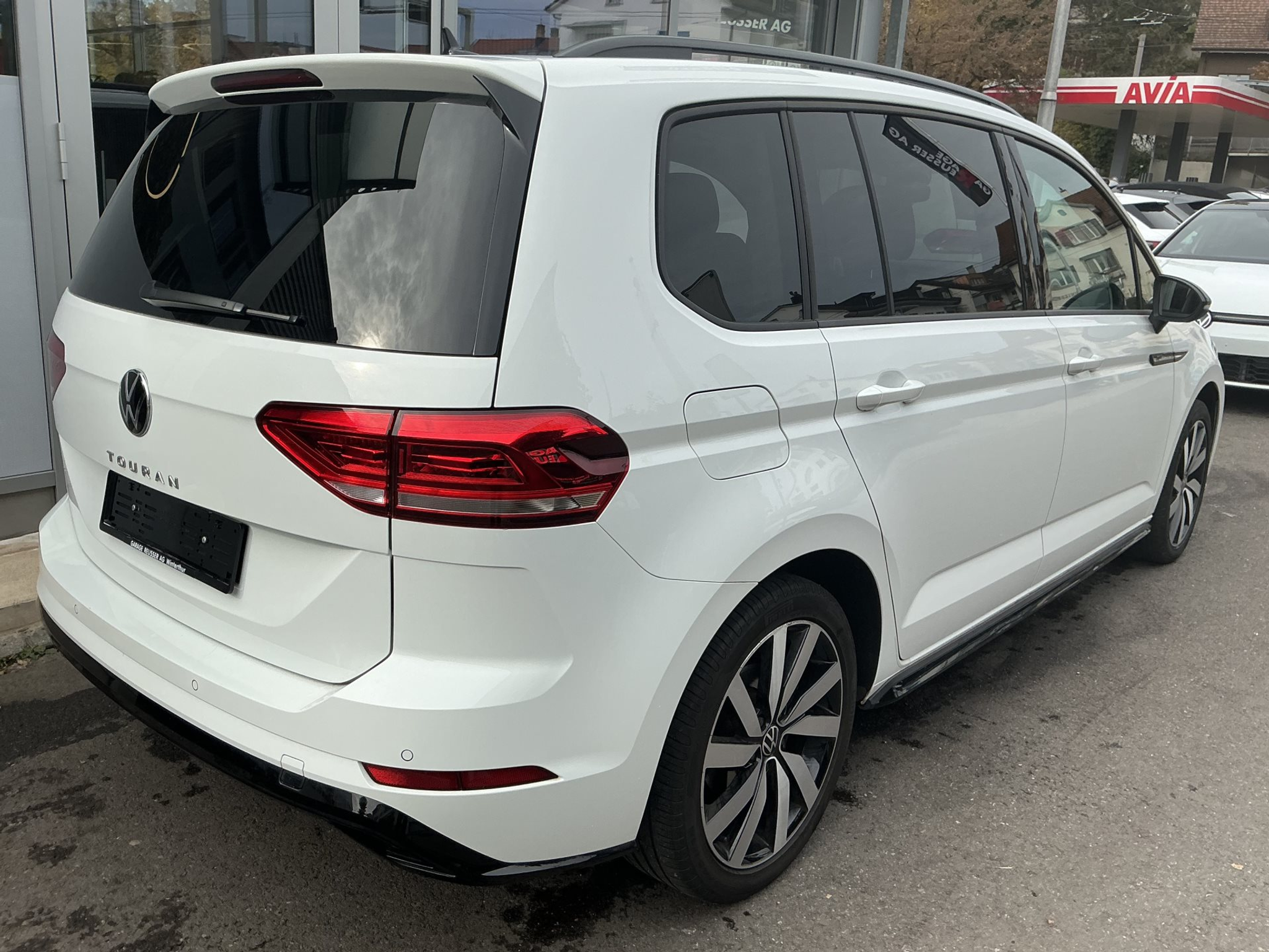 listing desktop thumbnail image 3