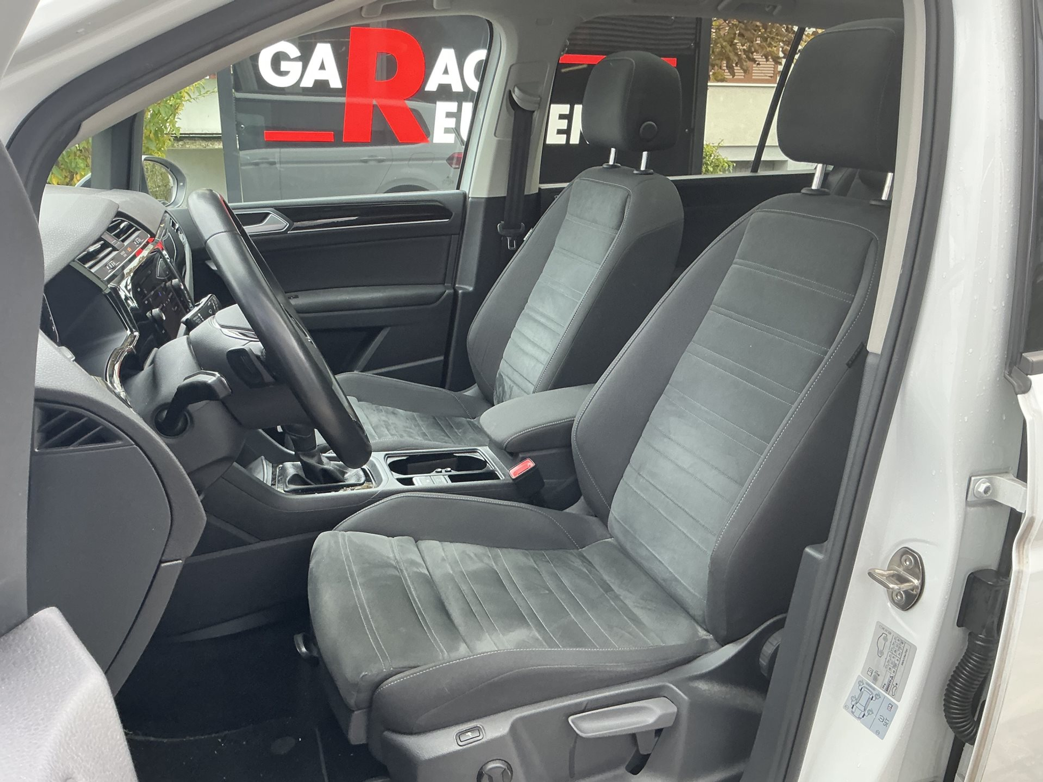 listing desktop thumbnail image 7