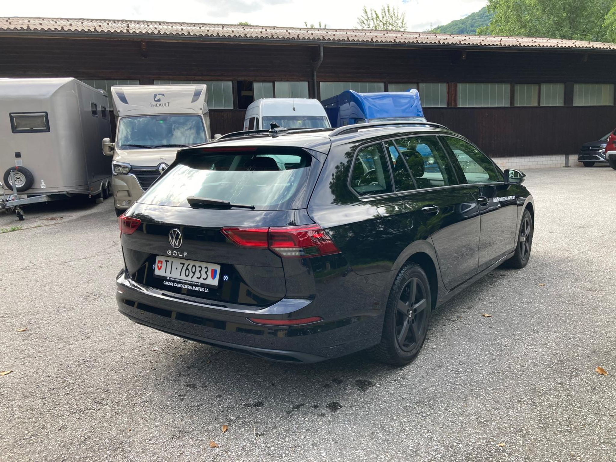 listing desktop thumbnail image 6