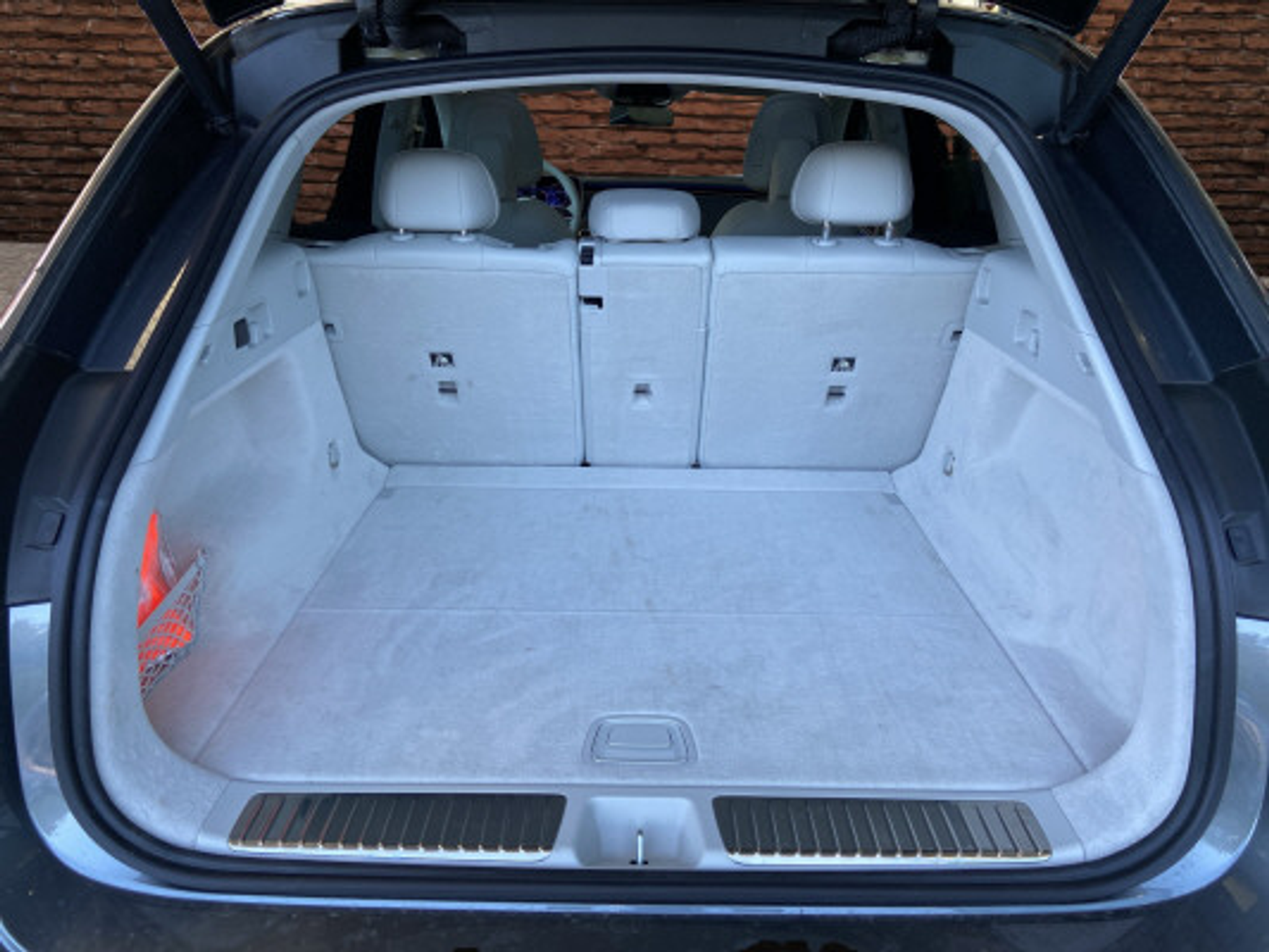 listing desktop thumbnail image 7