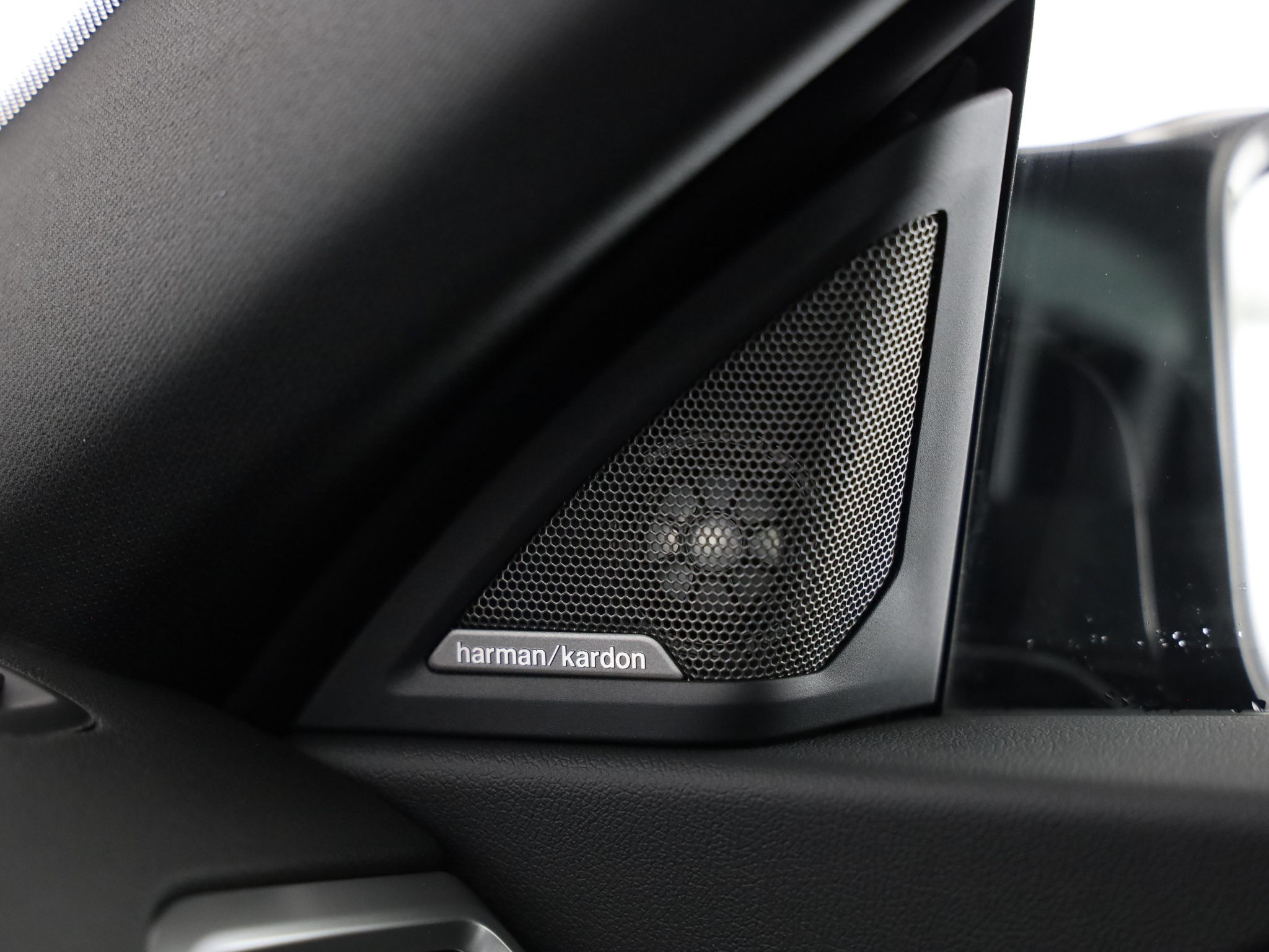 listing desktop thumbnail image 19