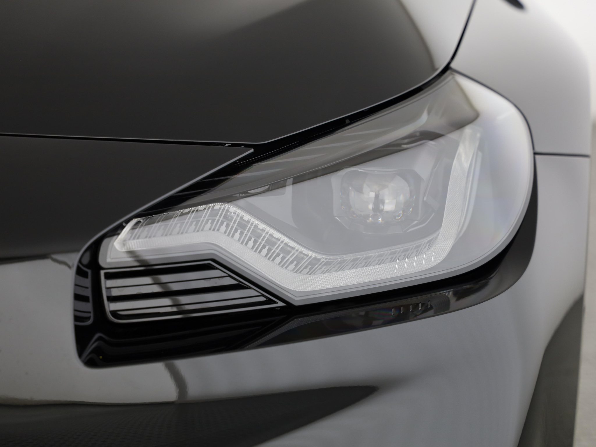 listing desktop thumbnail image 5