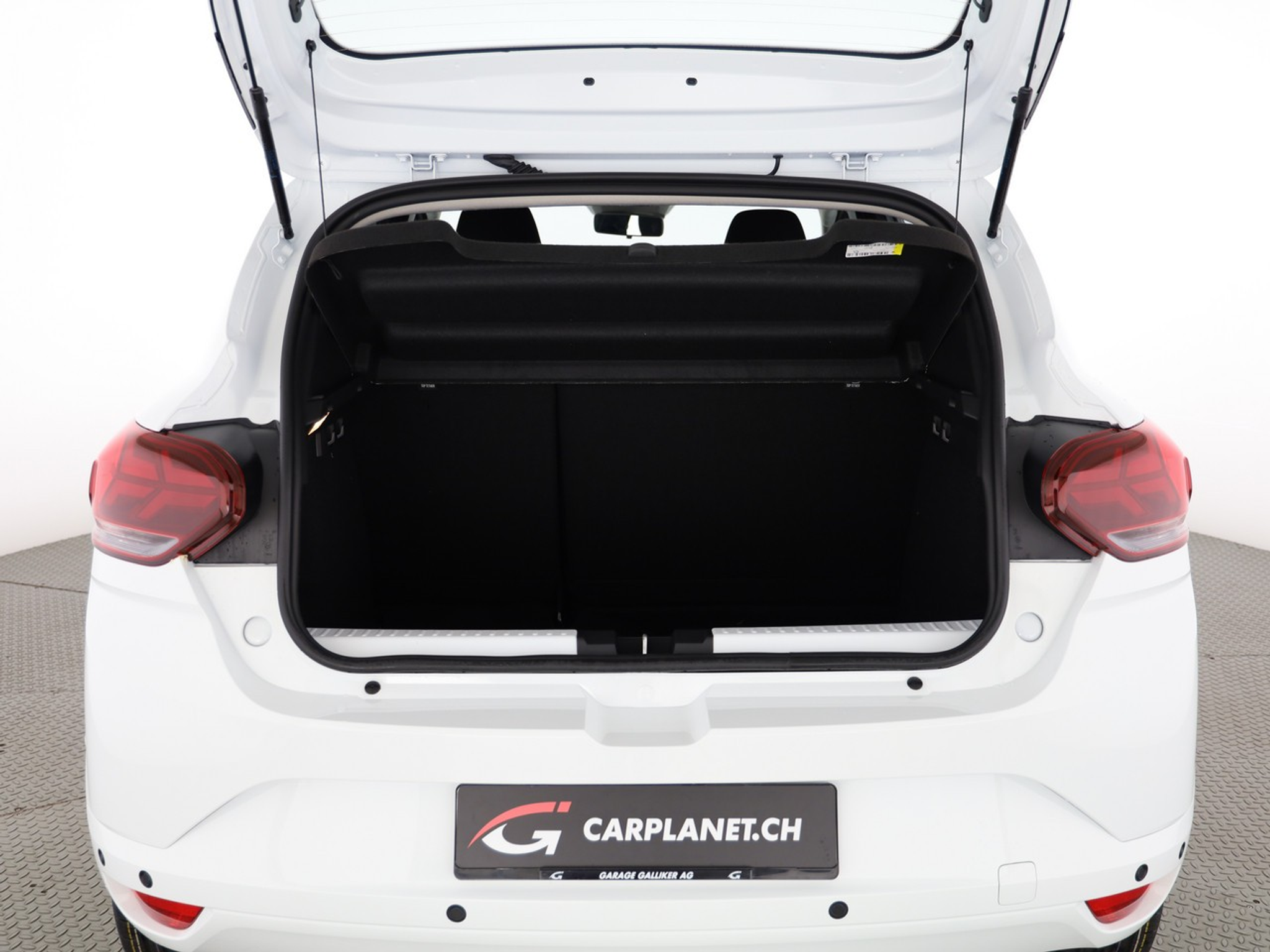 listing desktop thumbnail image 8