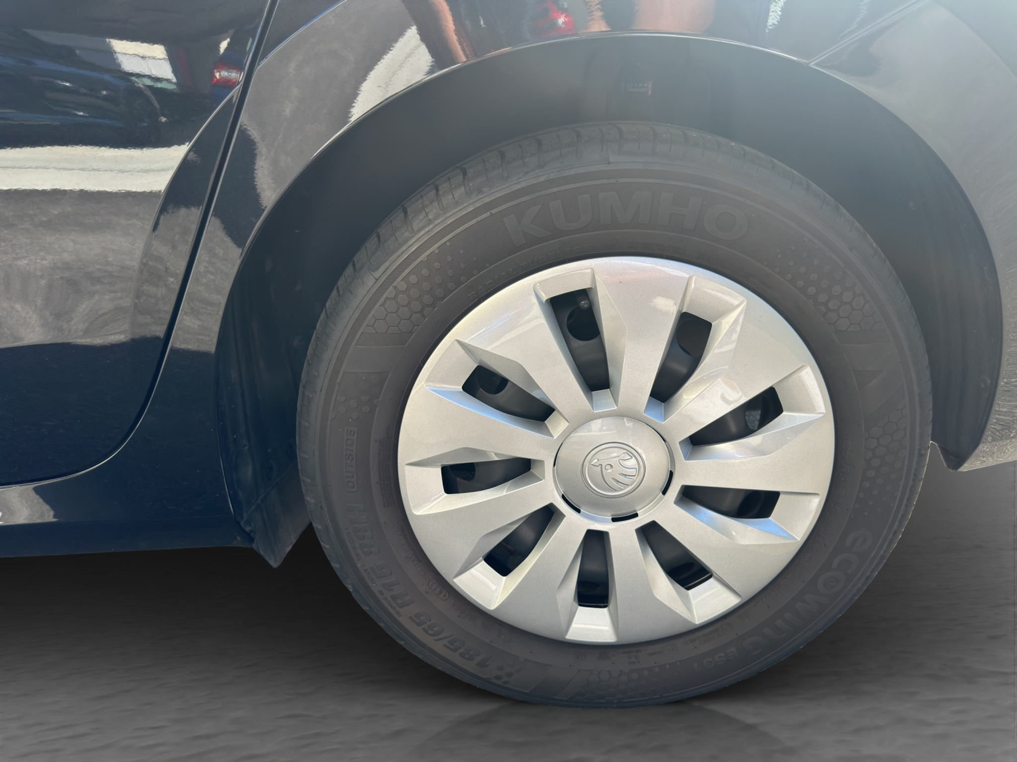 listing desktop thumbnail image 4