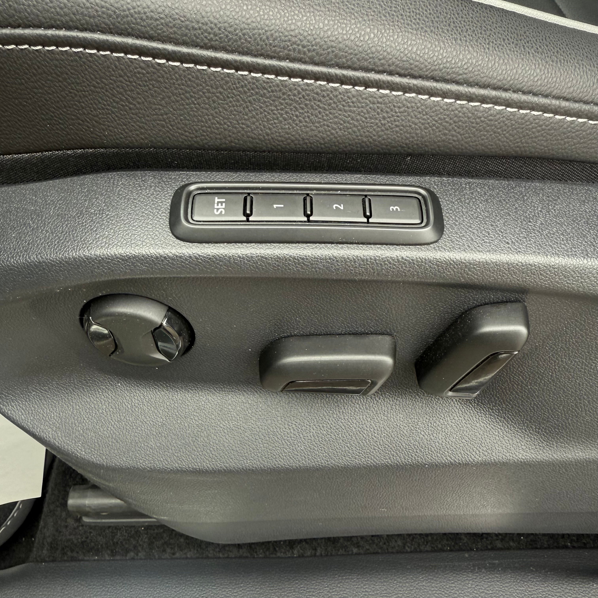 listing desktop thumbnail image 10