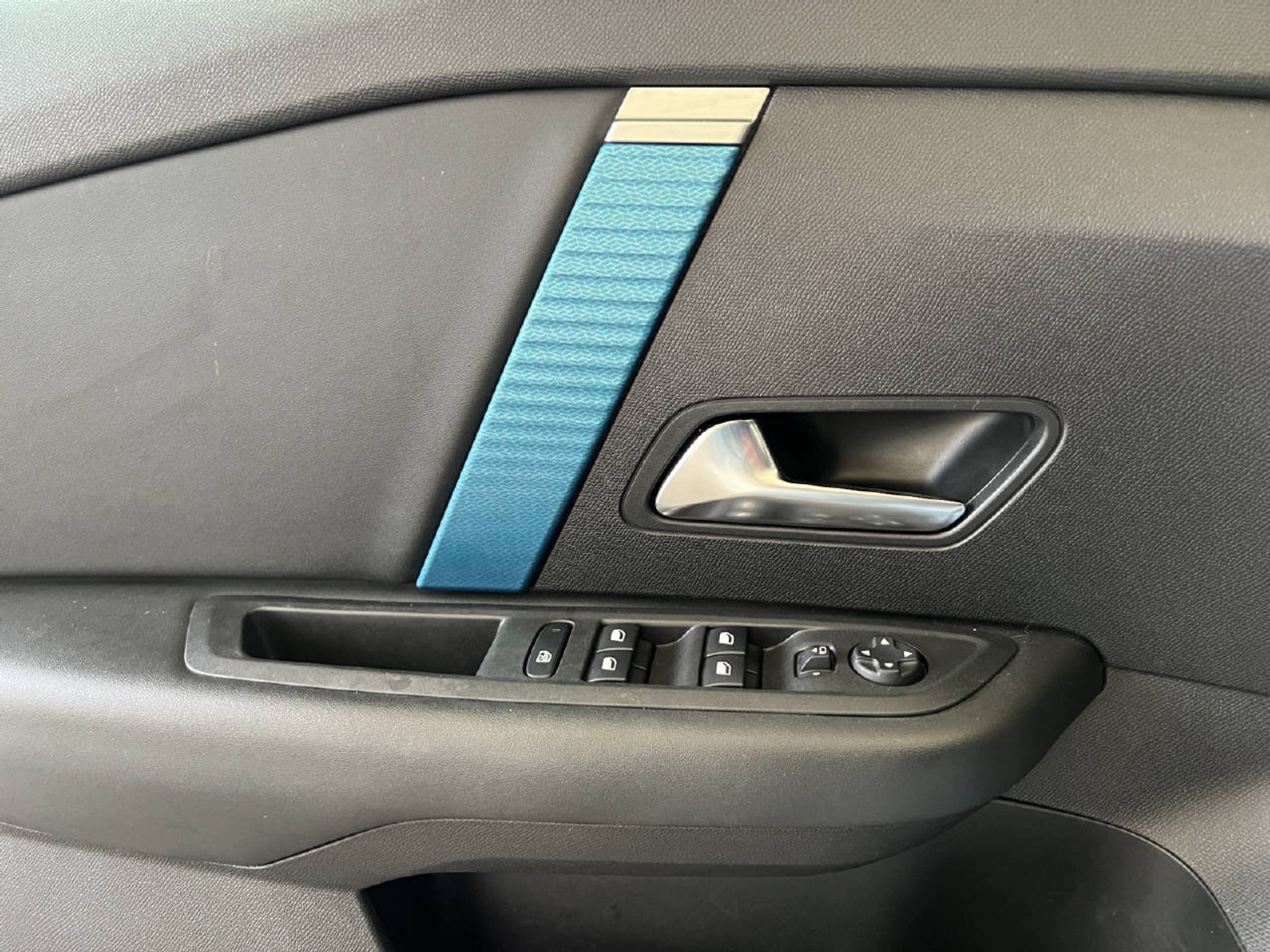 listing desktop thumbnail image 18