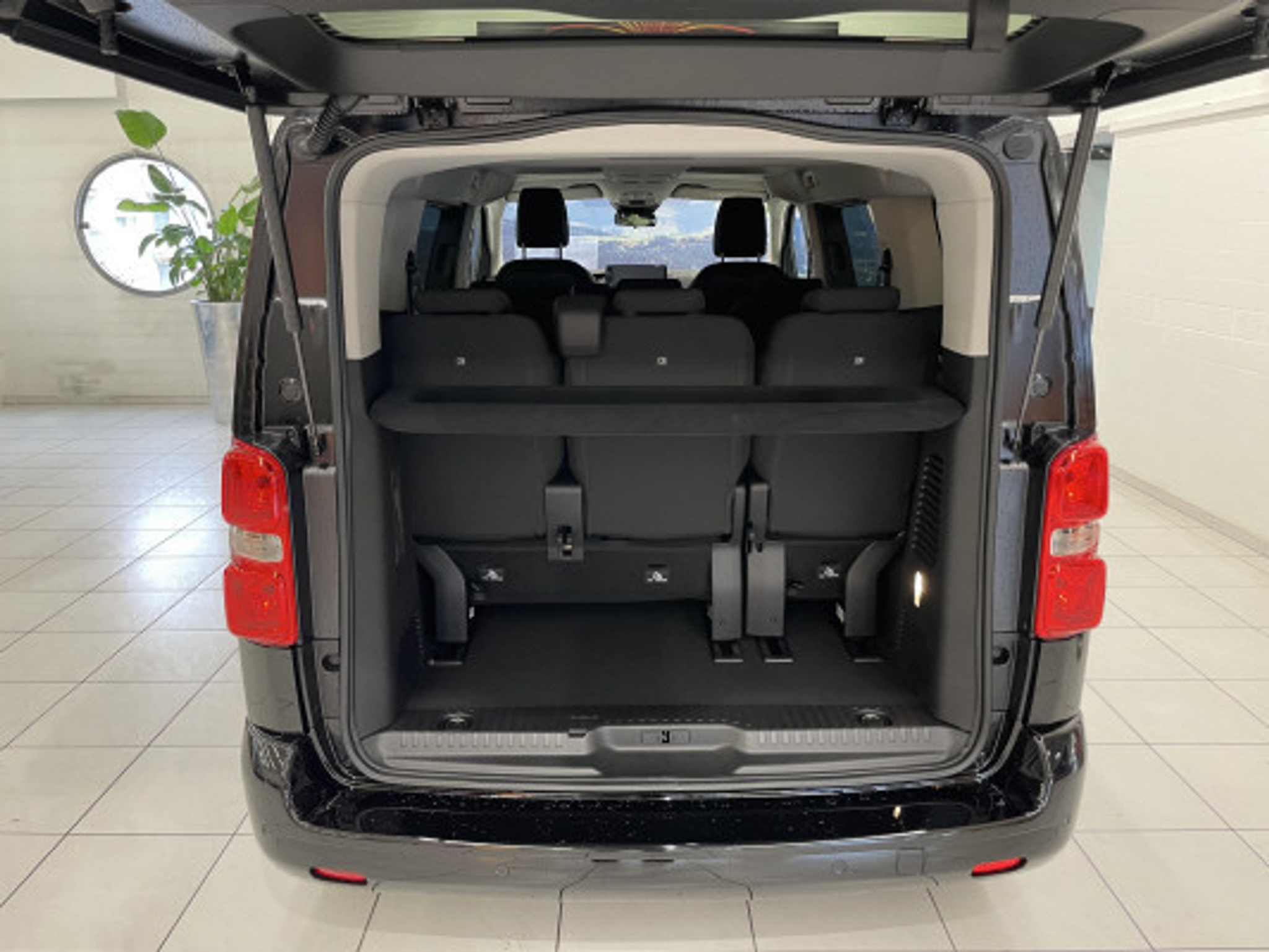 listing desktop thumbnail image 3