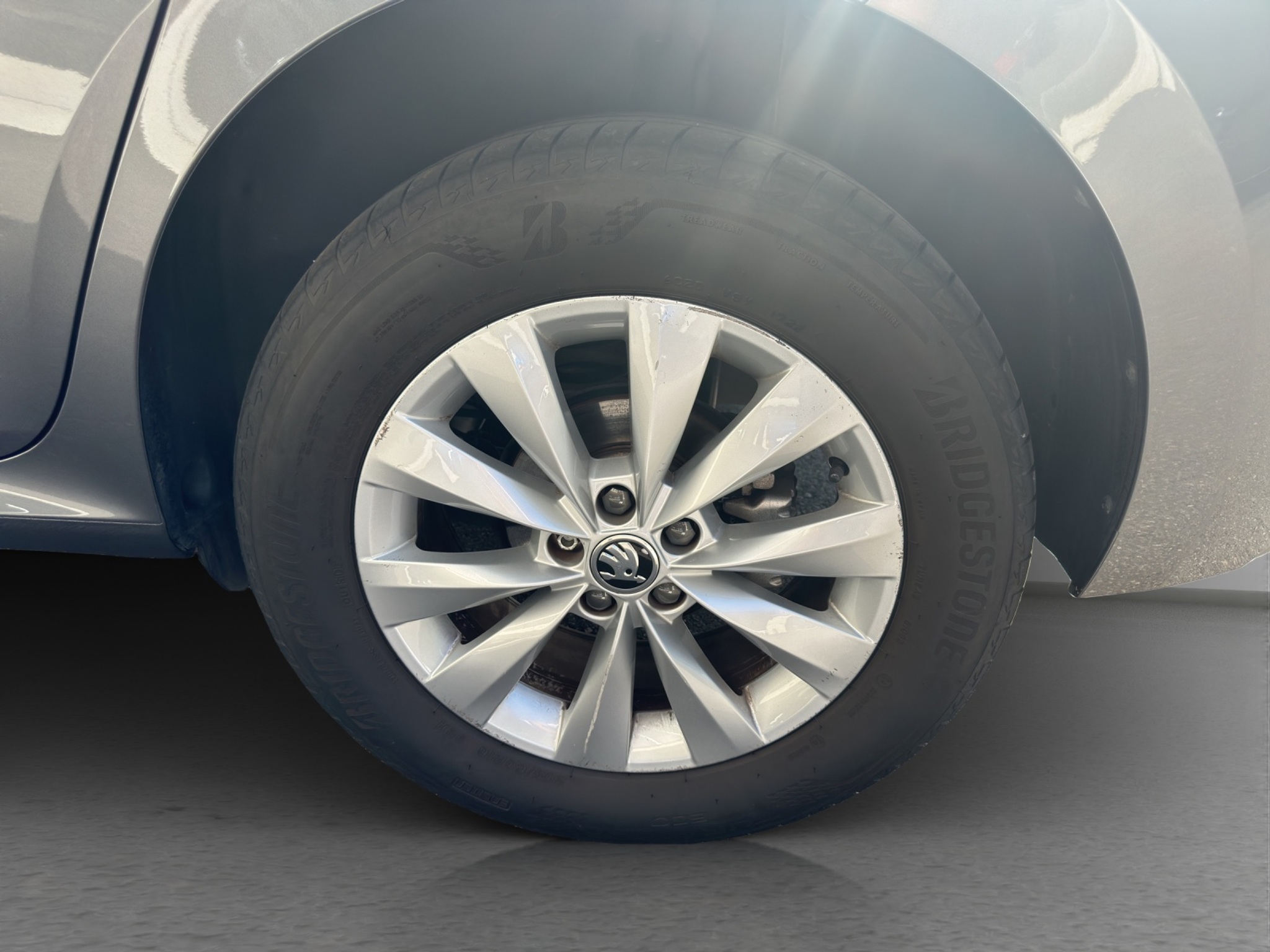 listing desktop thumbnail image 4