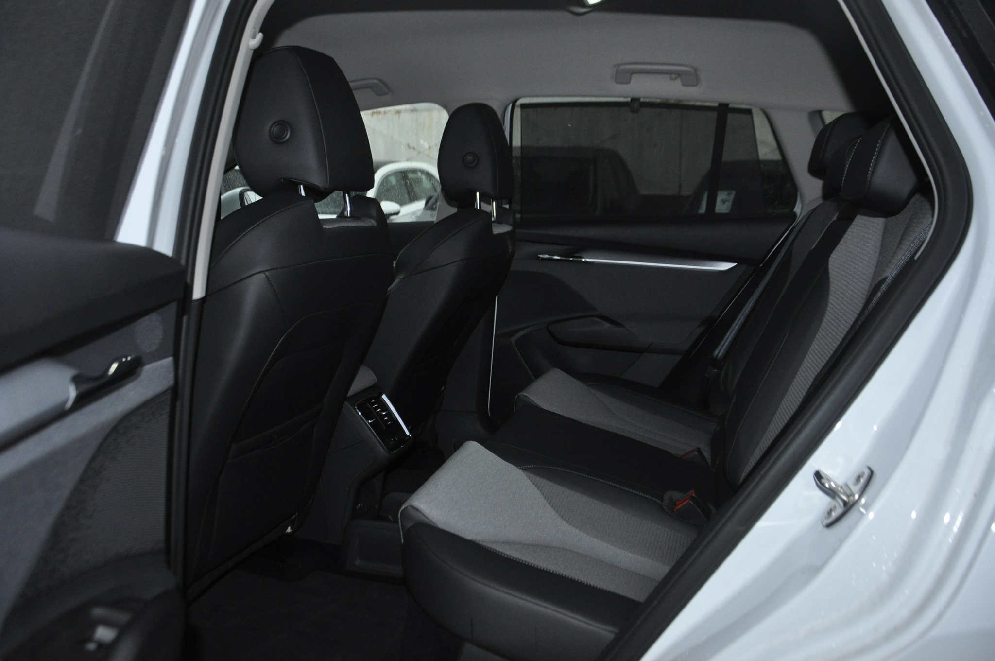 listing desktop thumbnail image 6