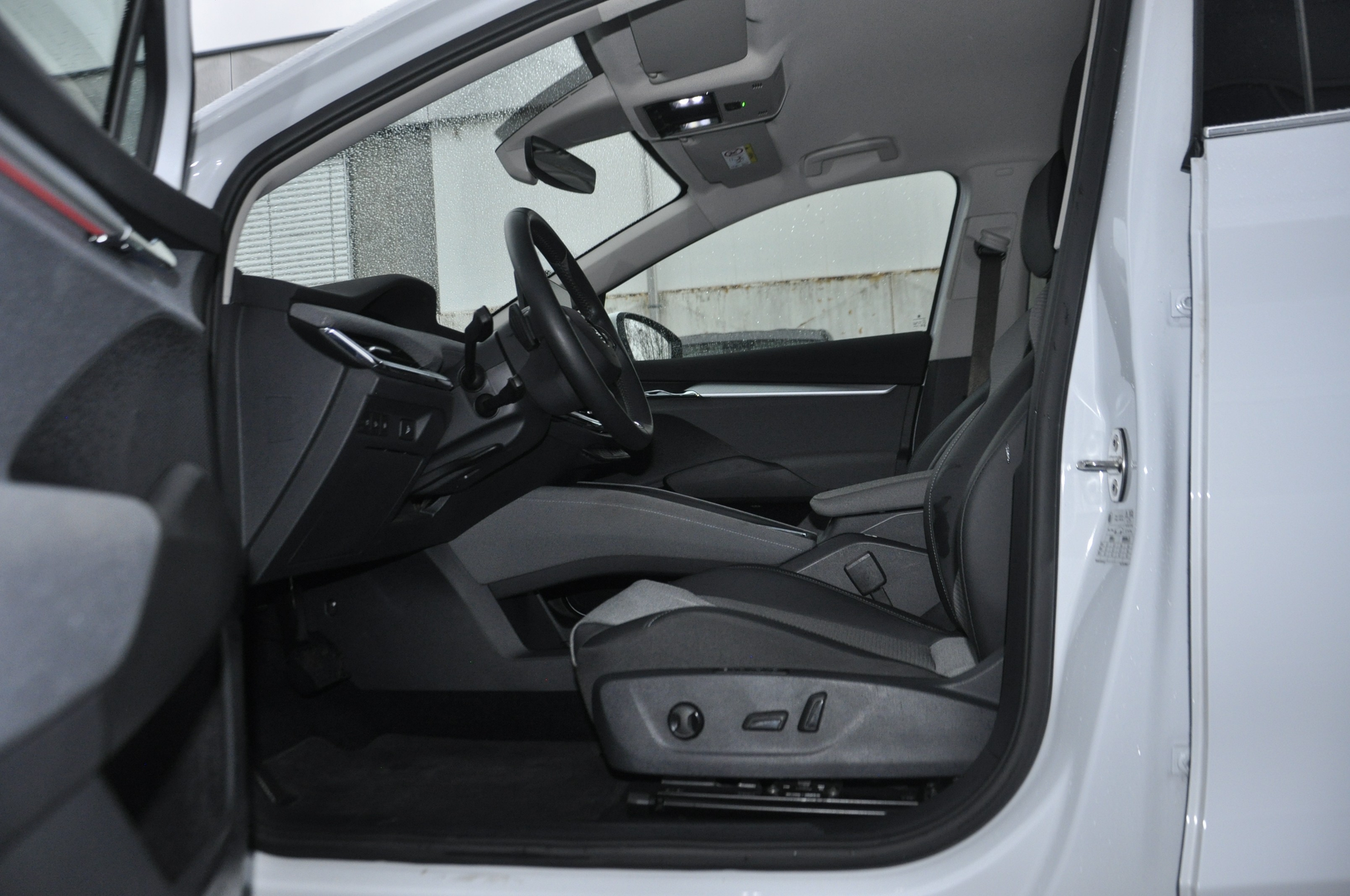 listing desktop thumbnail image 4