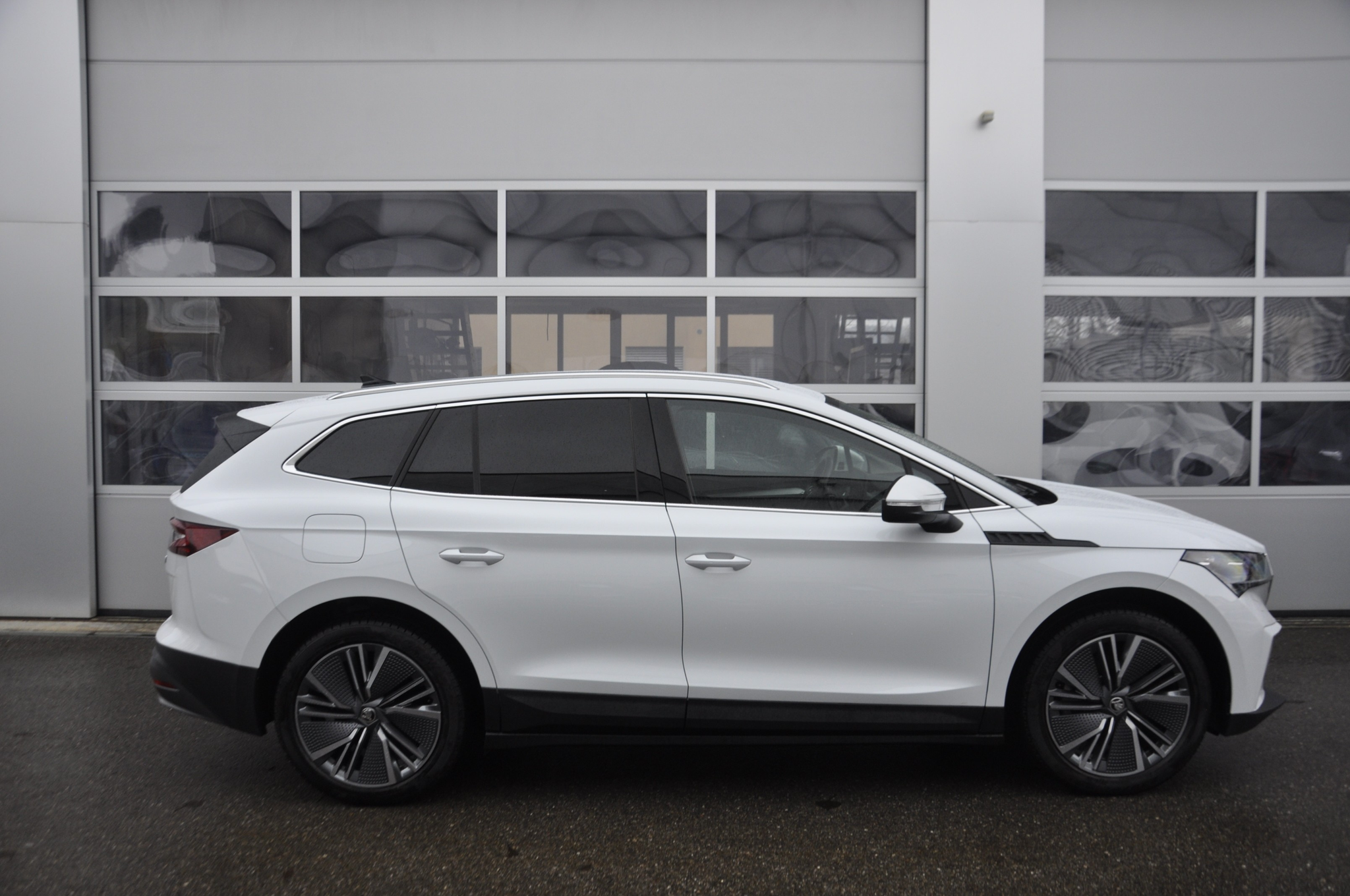 listing desktop thumbnail image 2