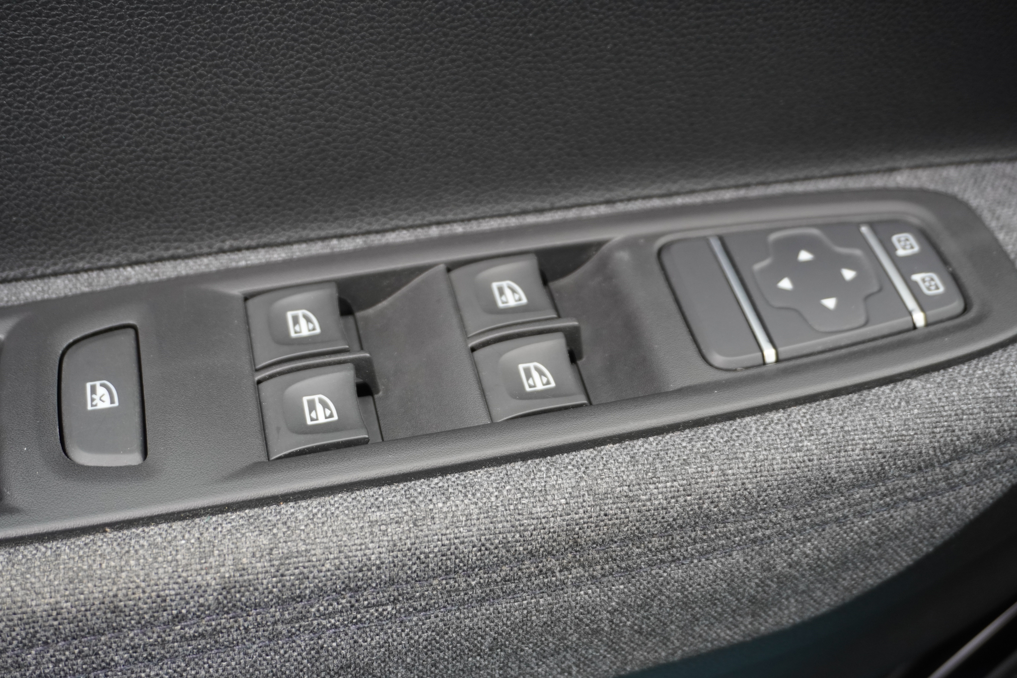 listing desktop thumbnail image 28