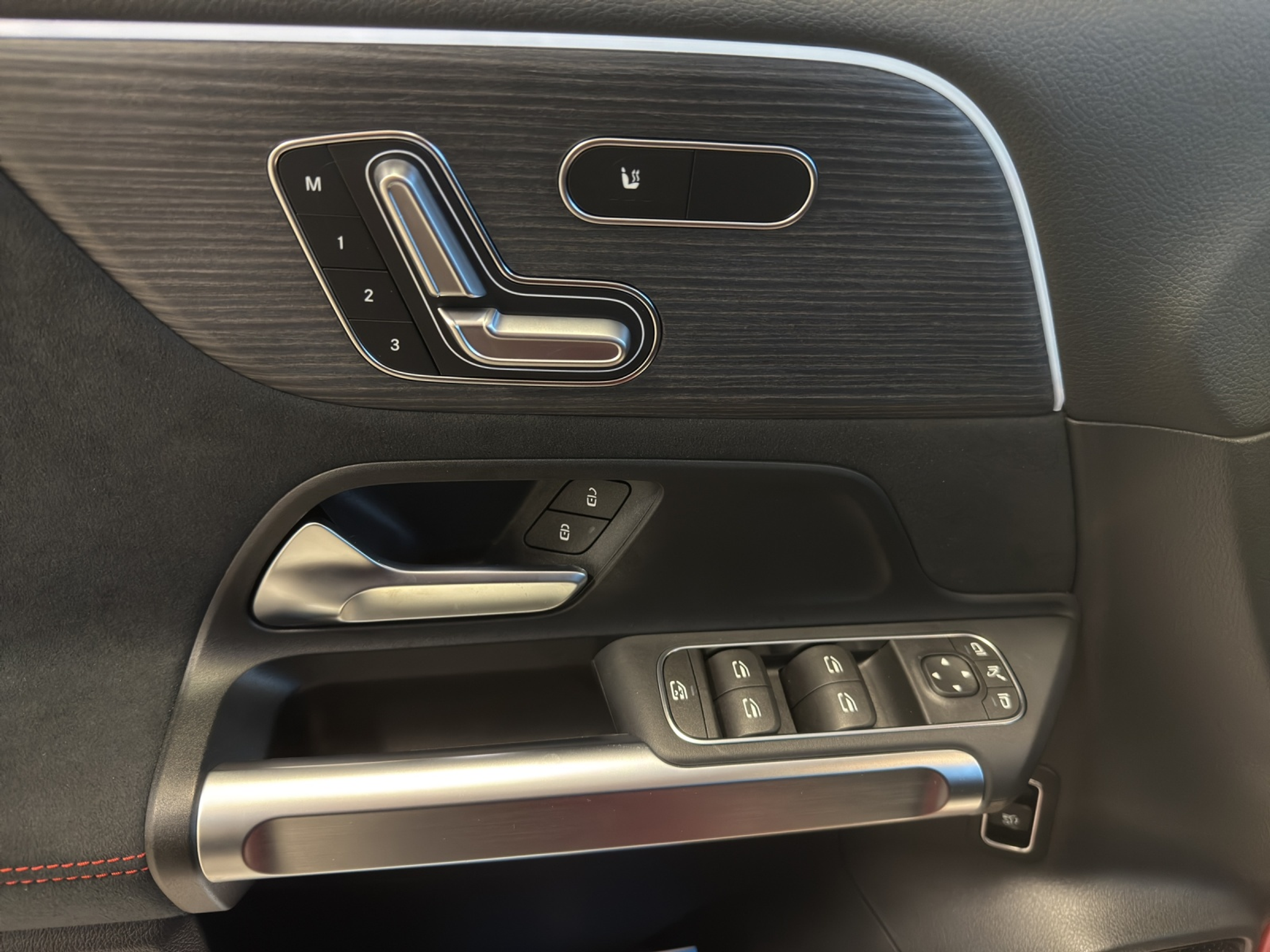 listing desktop thumbnail image 5